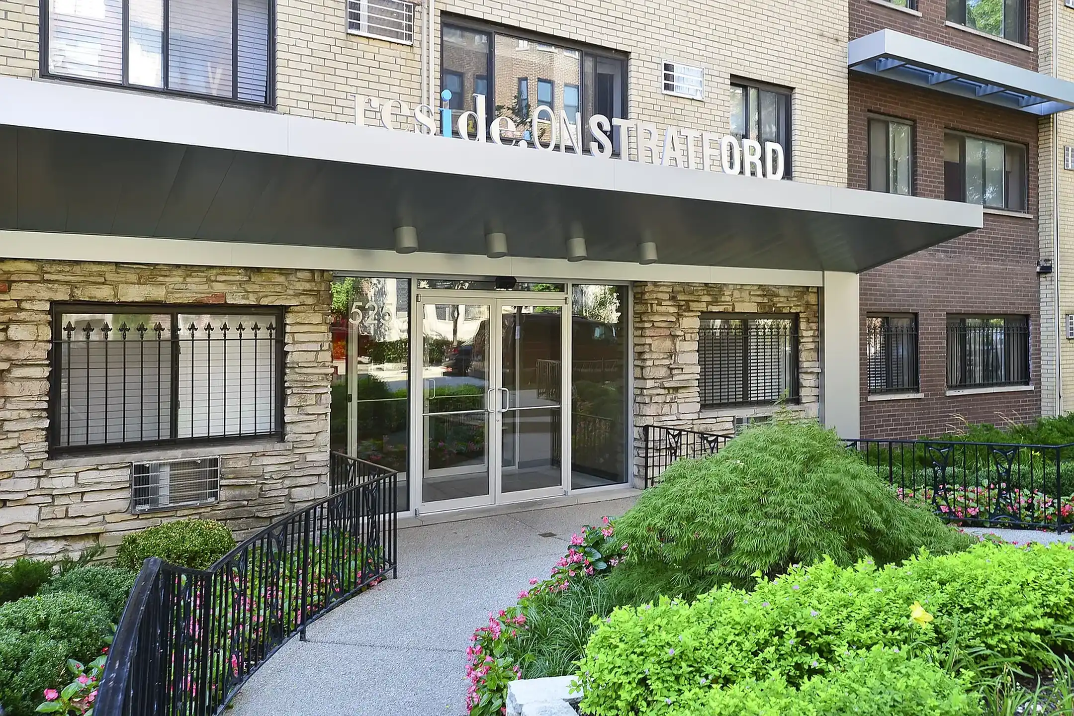 Reside on Stratford - 525 W Stratford Pl - Chicago, IL | Rent.