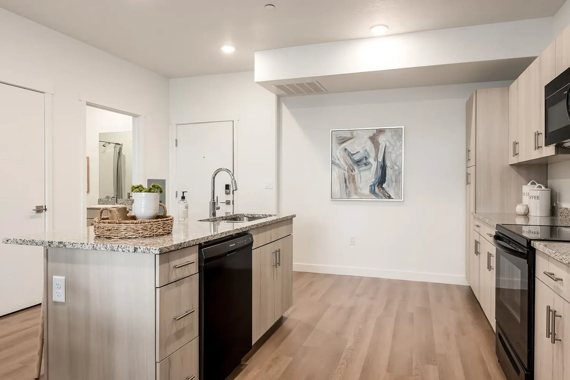 L’Appartement AMERICANA N/S Fooded P/O The Luke Apartments in Redmond | Greystar