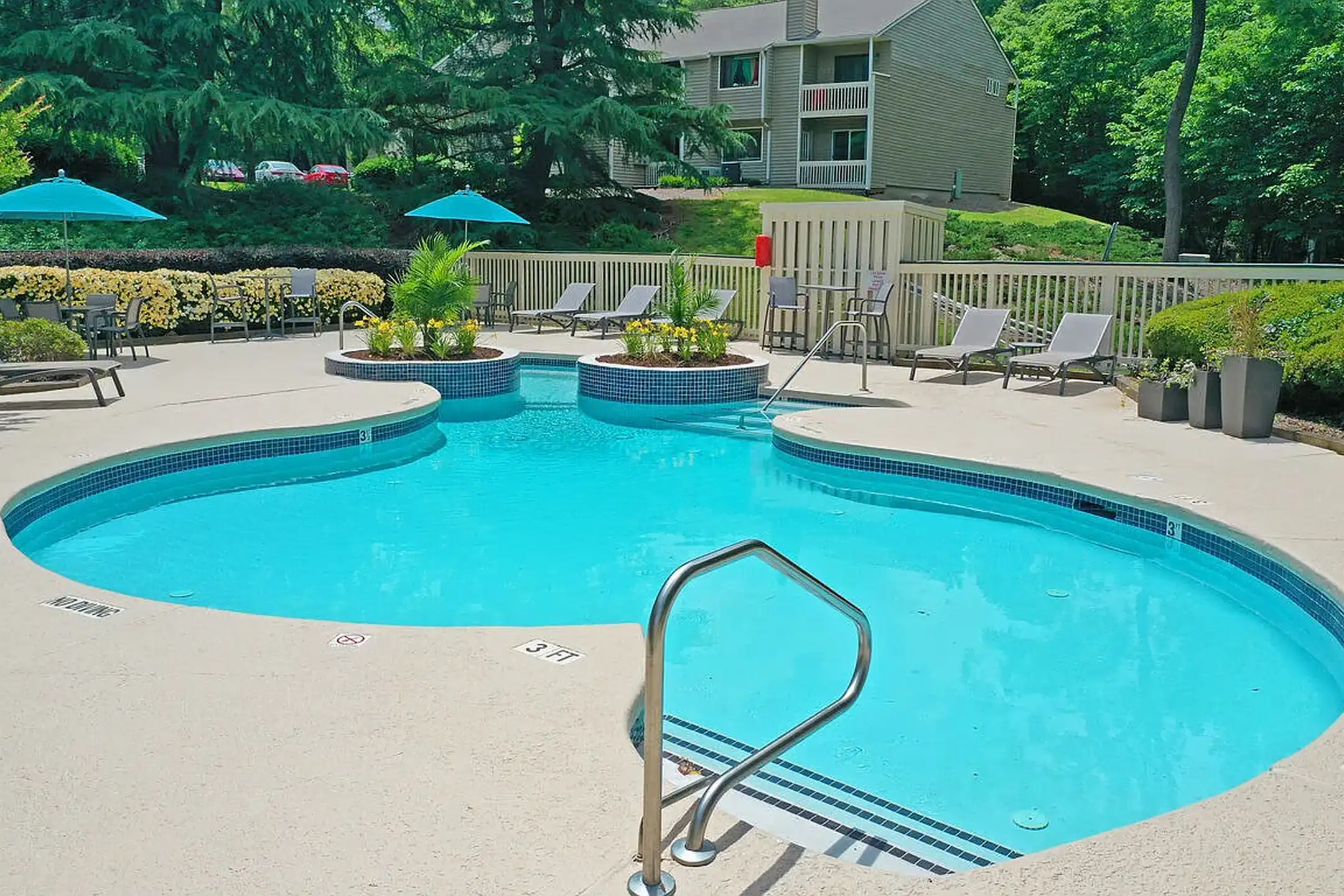 HAMPTONS AT COUNTRY PARK - 4515 Lawndale Dr - Greensboro, NC | Rent.