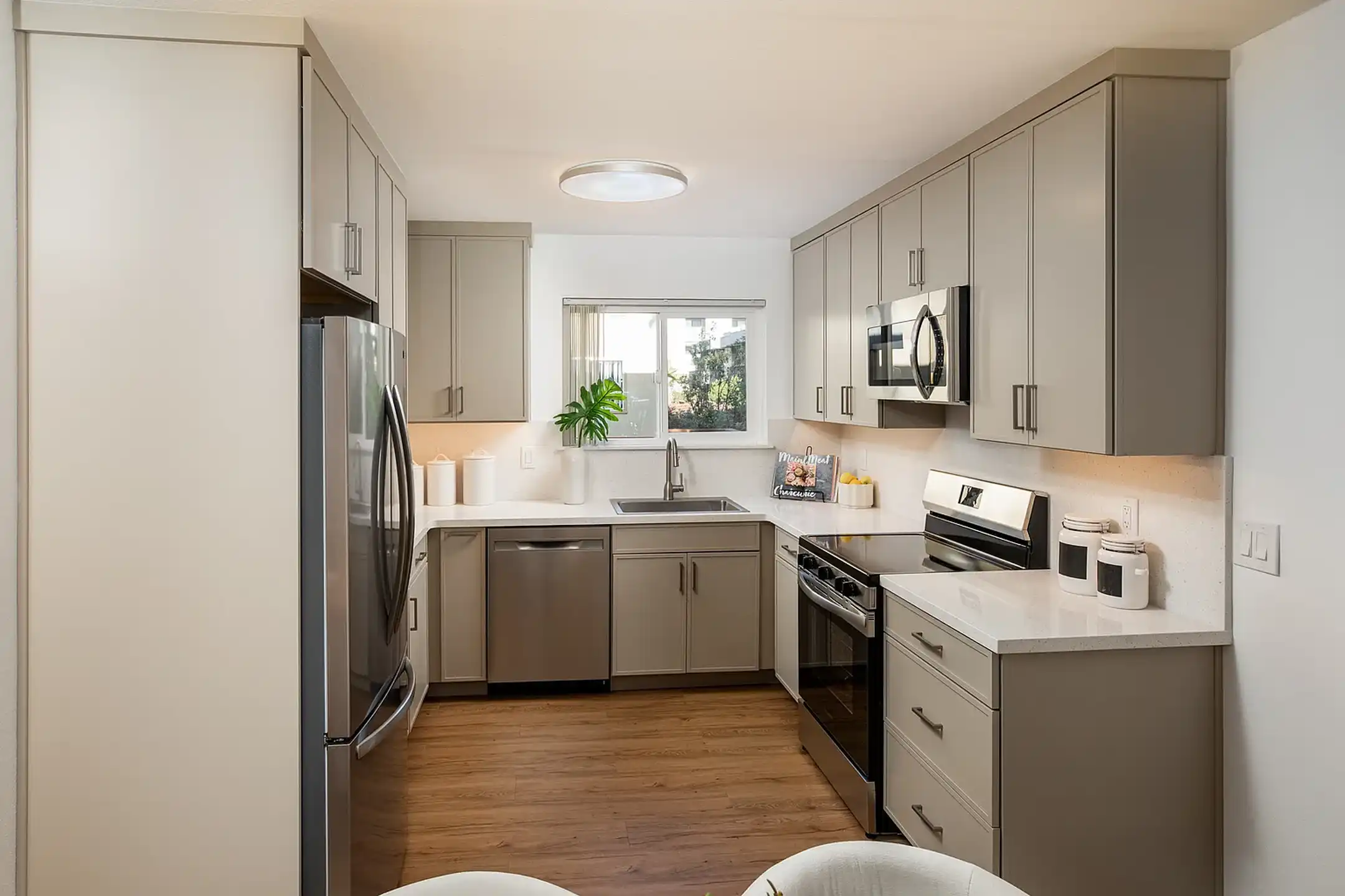 Solano Apartments - 1050 Crestview Dr - Mountain View, CA | Rent.