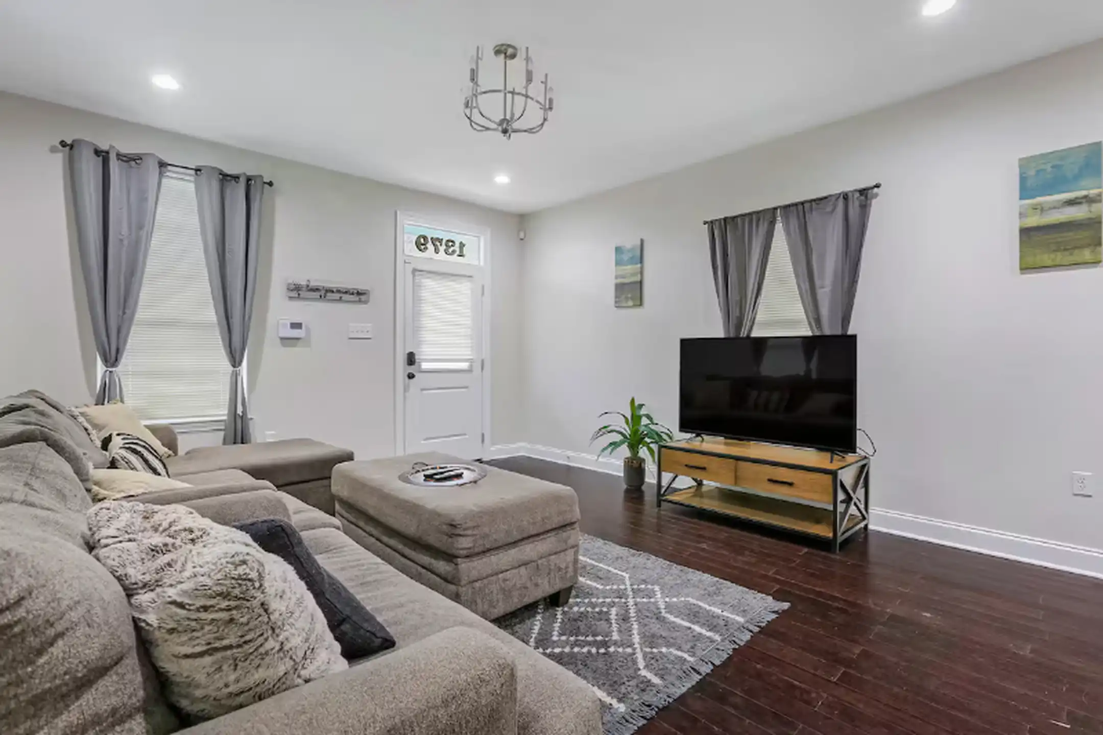 1379 St Bernard Ave New Orleans, LA