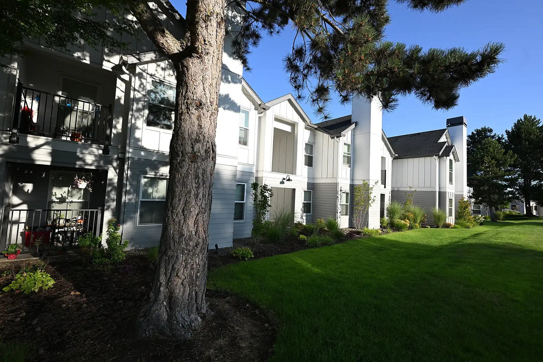 Emerald Place Apartments - 1815 NW 173rd Ave - Beaverton, OR | Rent.