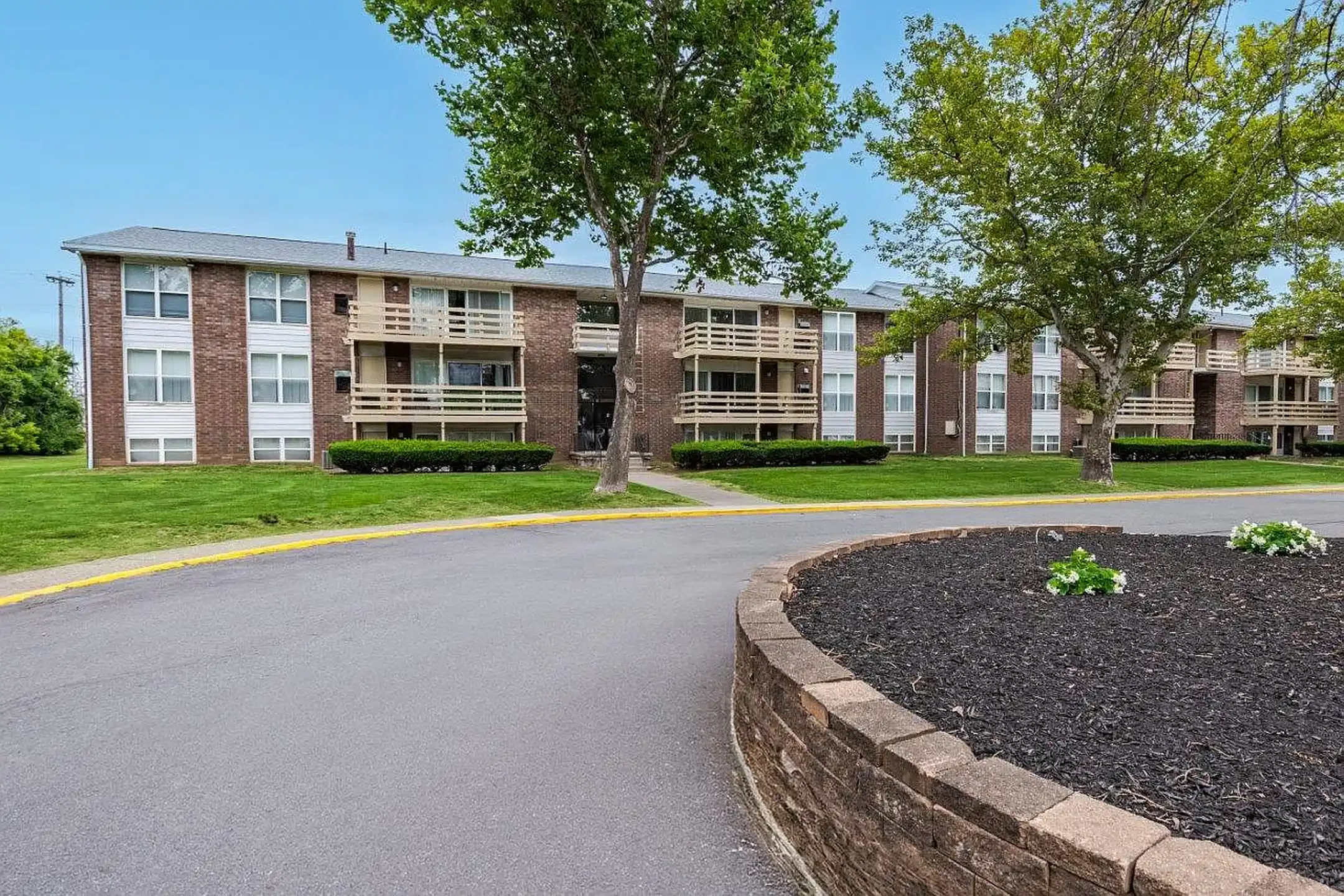 Hillcrest Village Apartment Homes - 1515 Hillside Ave - Niskayuna