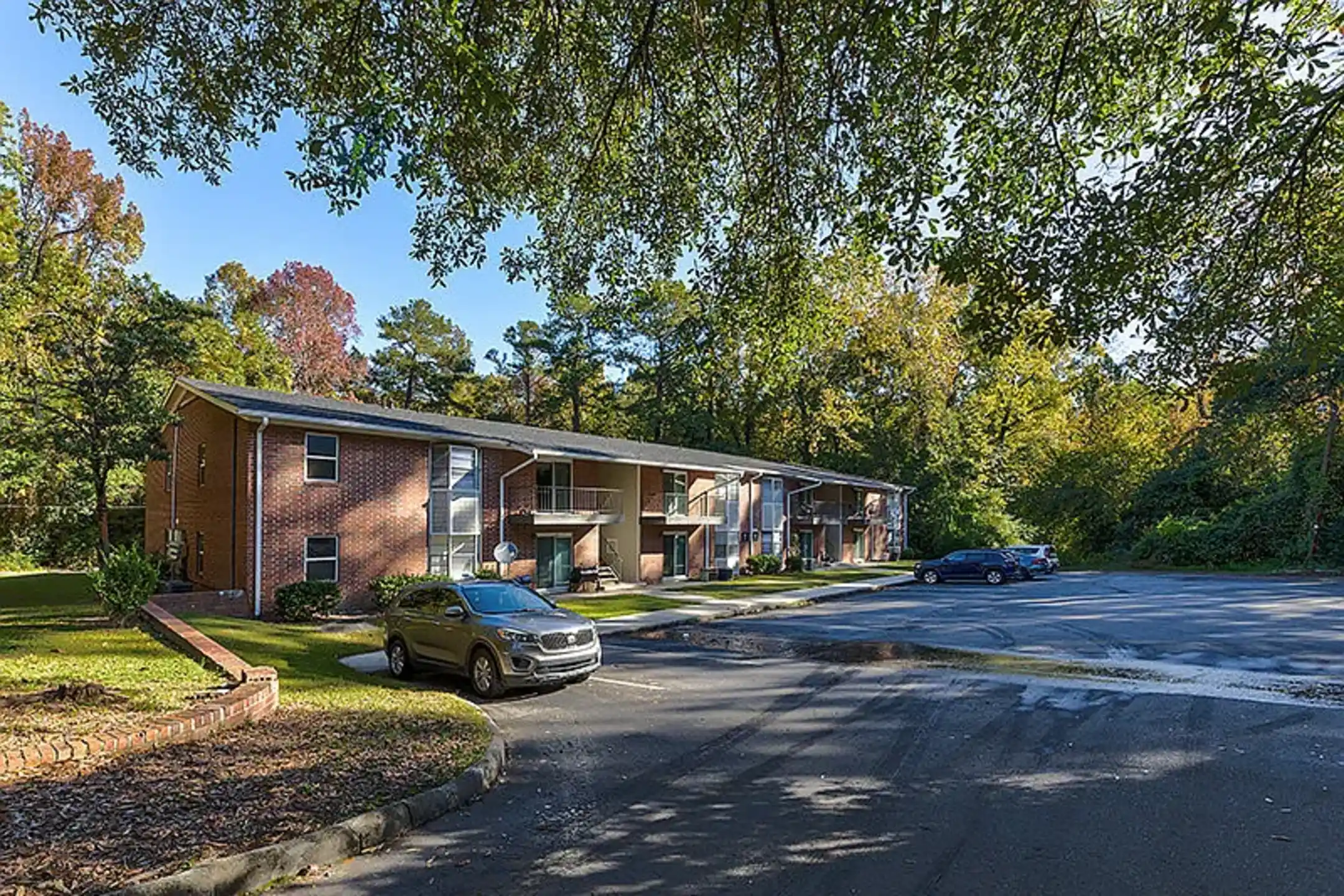 River Ridge Apartments - 3638 Falling Springs Rd - Columbia