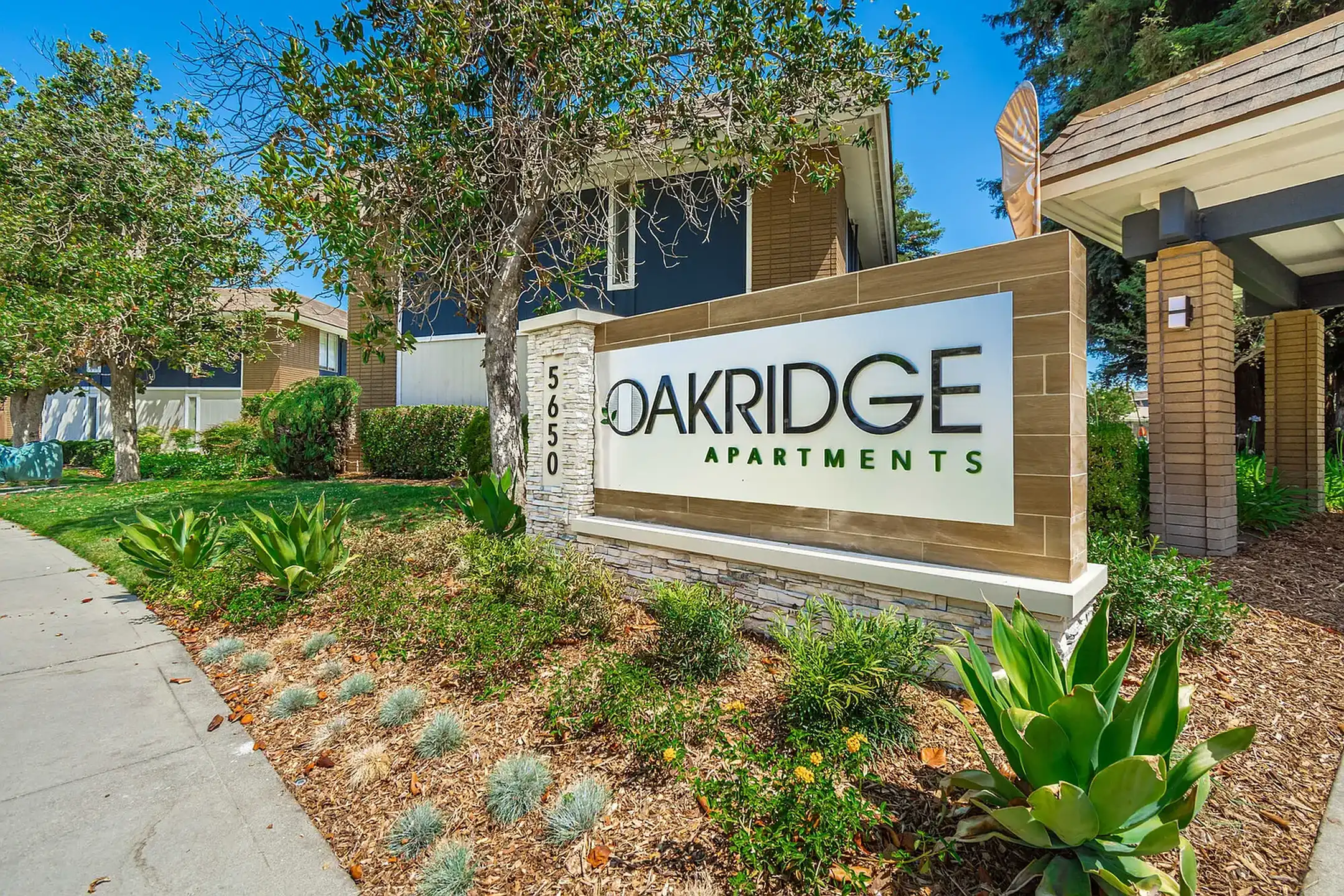 Oakridge Apartments - 5650 Stratford Cir - Stockton, CA | Rent.