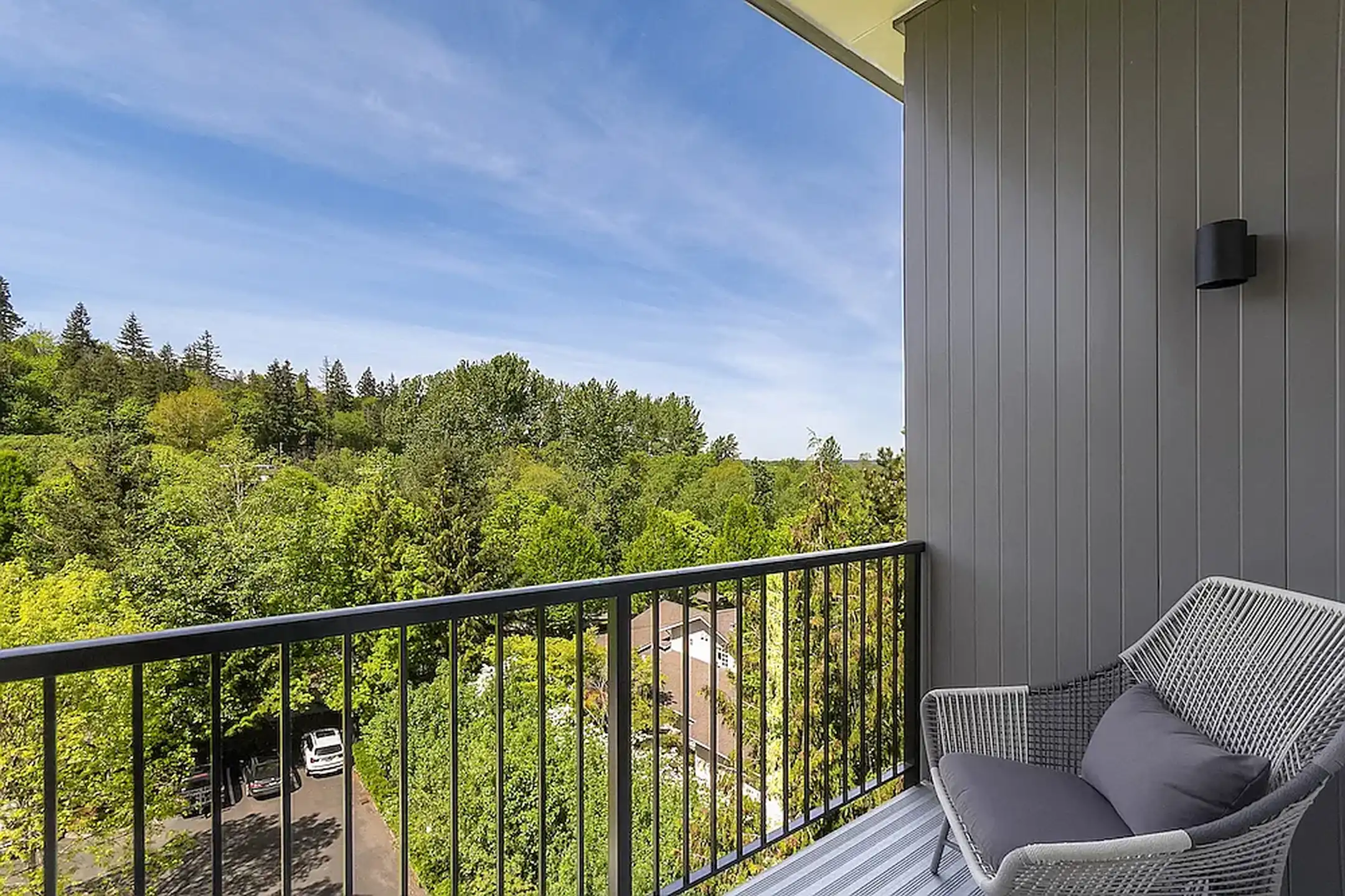 Vale - 995 7th Ave NW - Issaquah, WA | Rent.