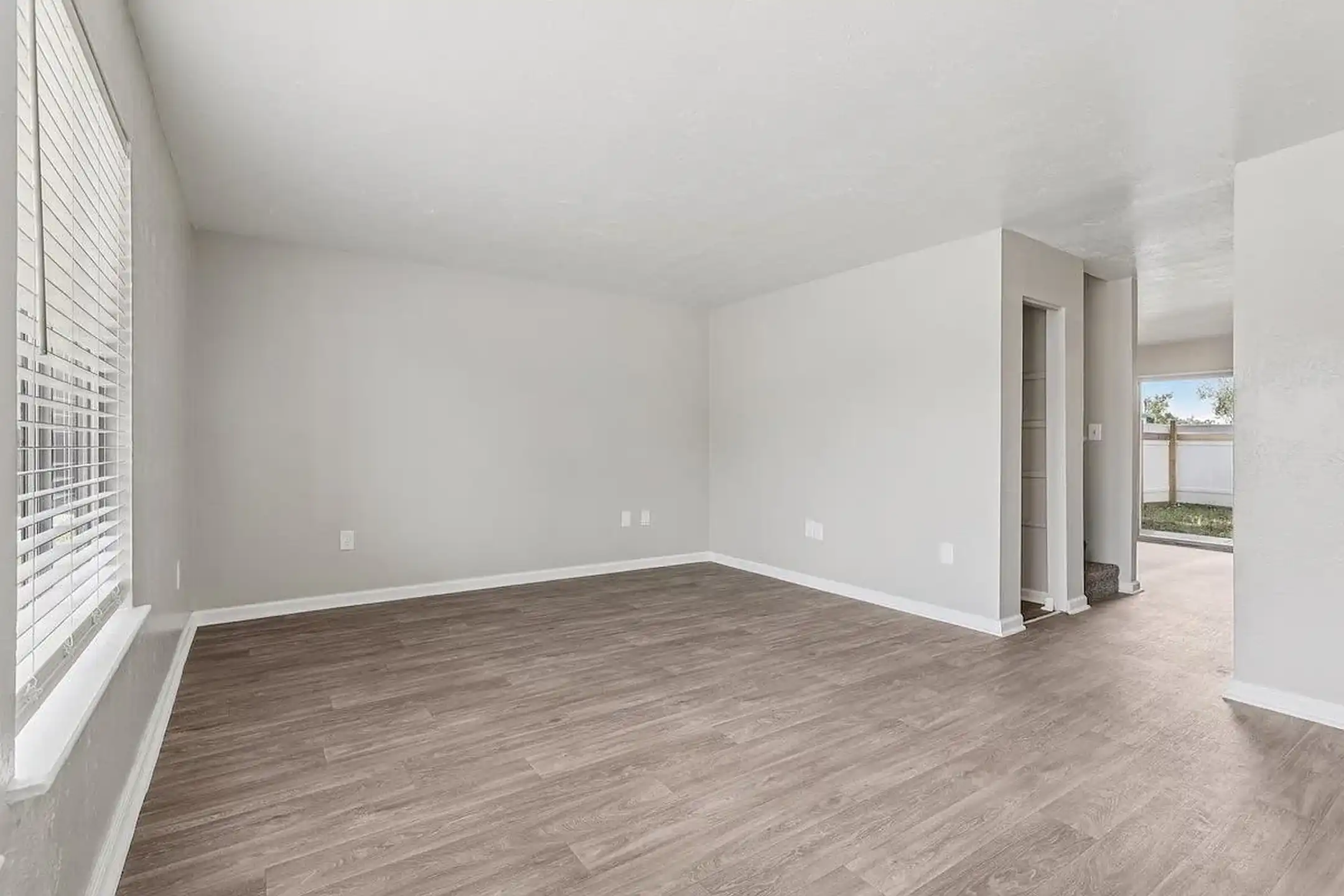 New Apartment Complex Opens, image size:2160x1440