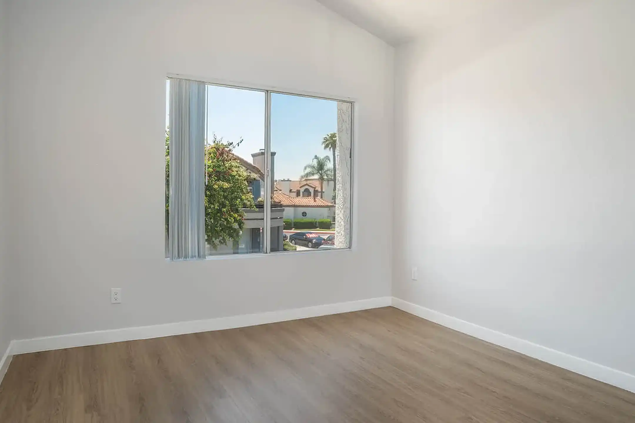 Vista Del Lago - 21622 Marguerite Pkwy - Mission Viejo, CA | Rent.