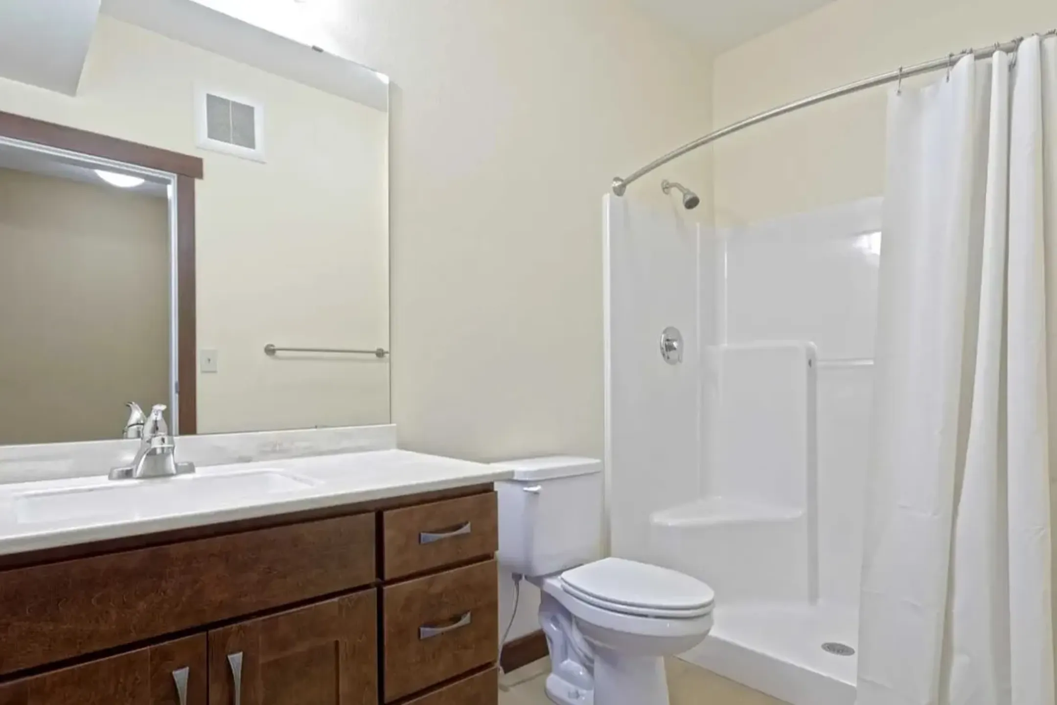 Ave Mujica　PR The Park Apartments in Kutzky Neighborhood - 408 8 1/2 Ave
