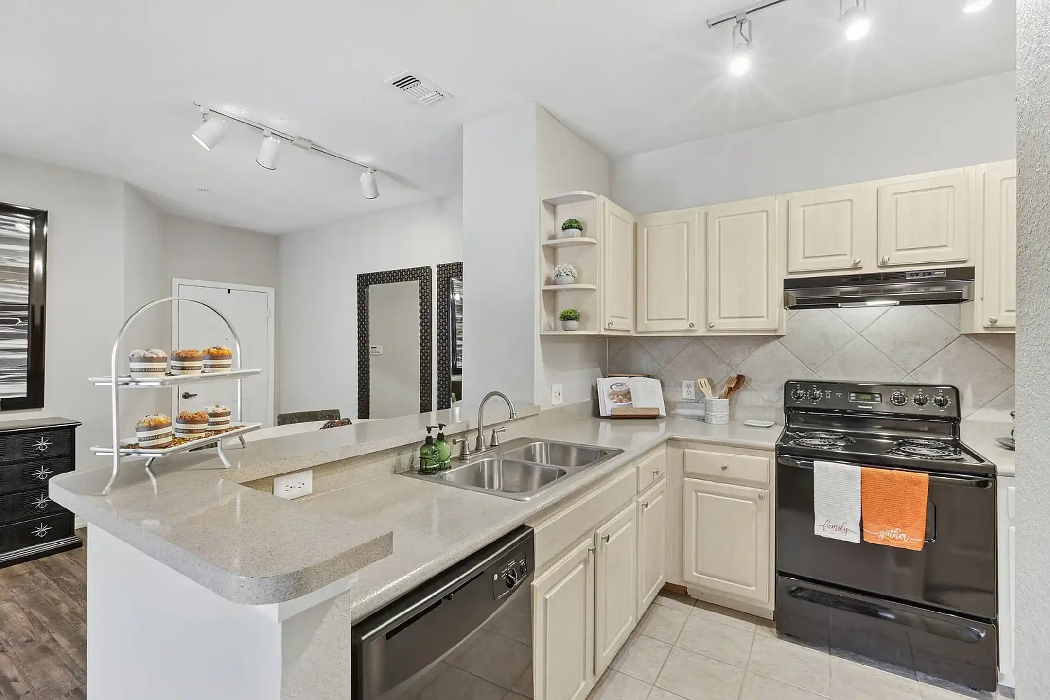 Sanctuary at Highland Oaks - 10246 Douglas Oaks Cir - Tampa, FL | Rent.