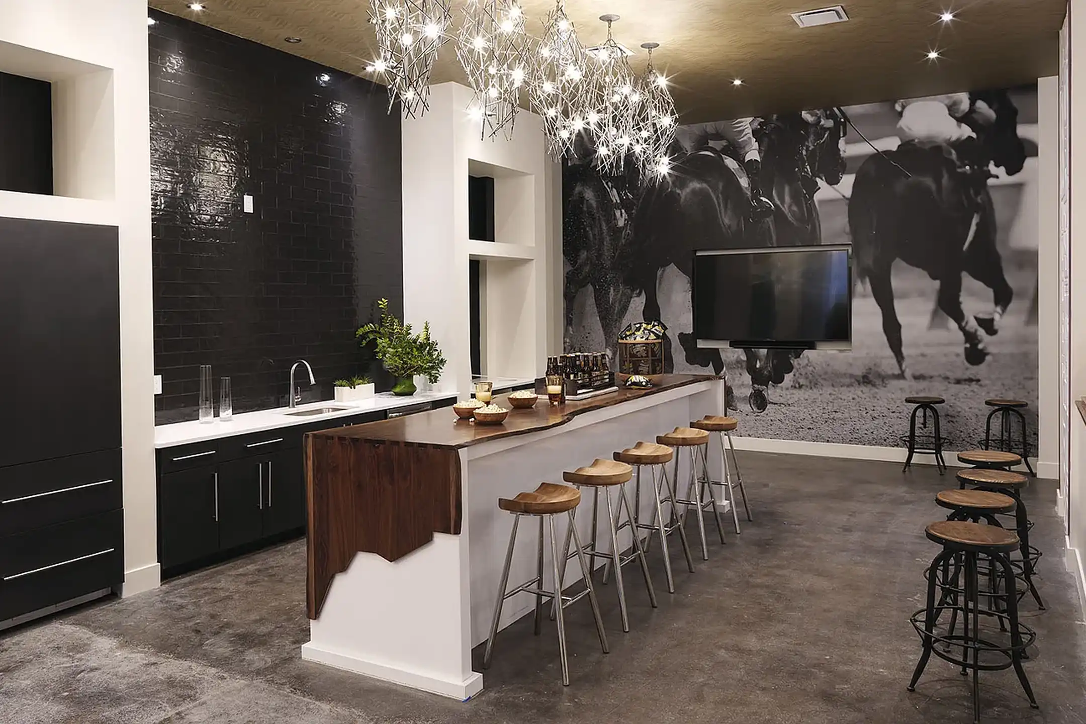 Edge on 555 S 4th St Louisville, KY