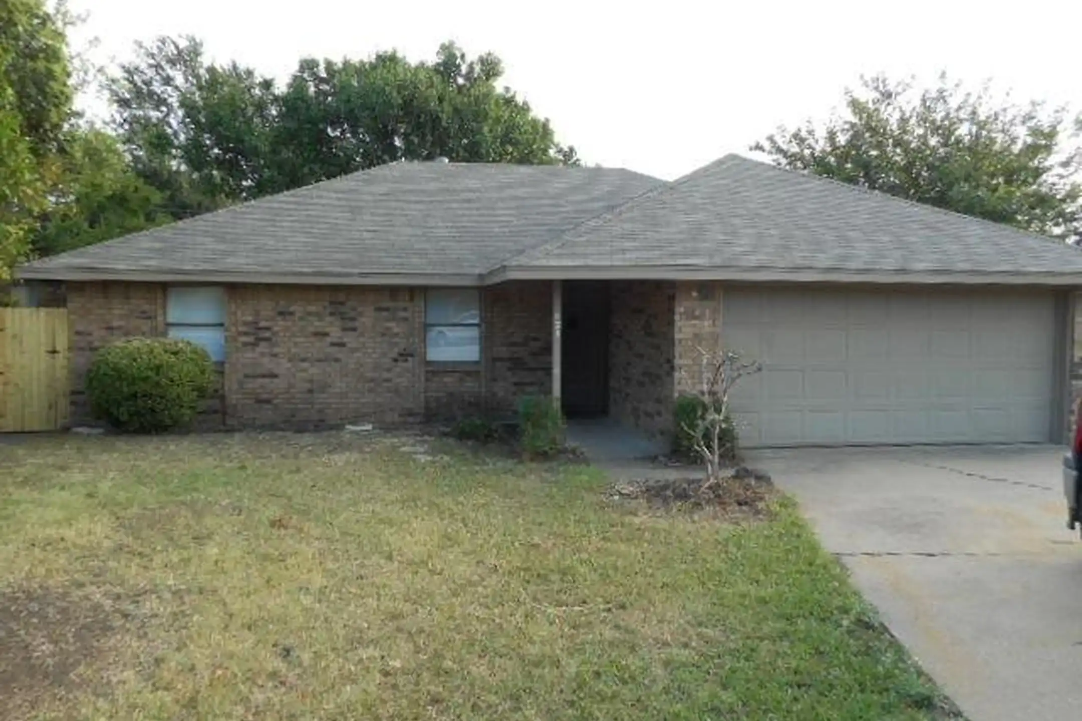 521 E Jay Ct - DeSoto, TX | Rent.