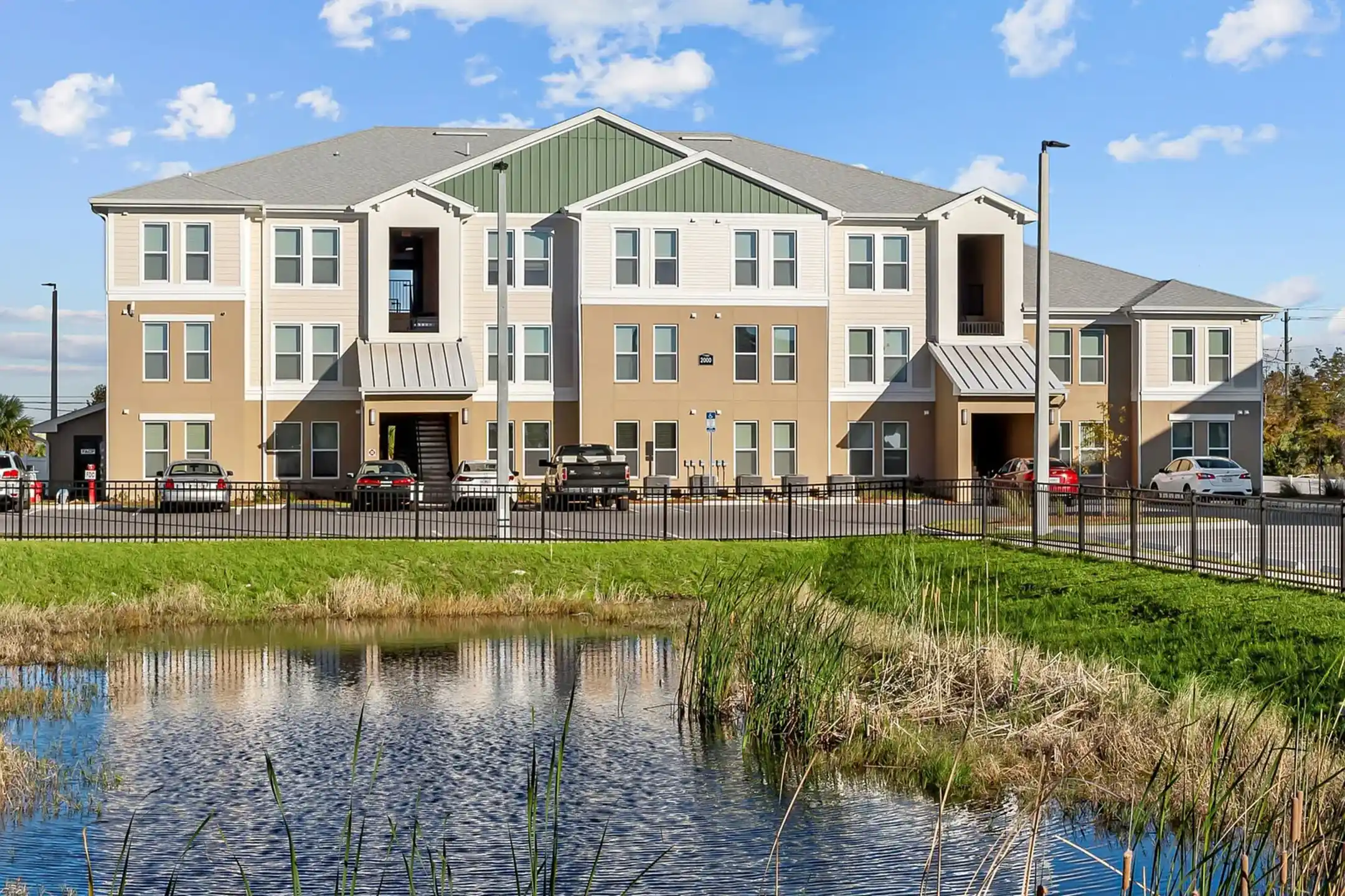 L’Appartement AMERICANA N/S Fooded P/O Americana Apartments | Vanderbilt University | Off-Campus