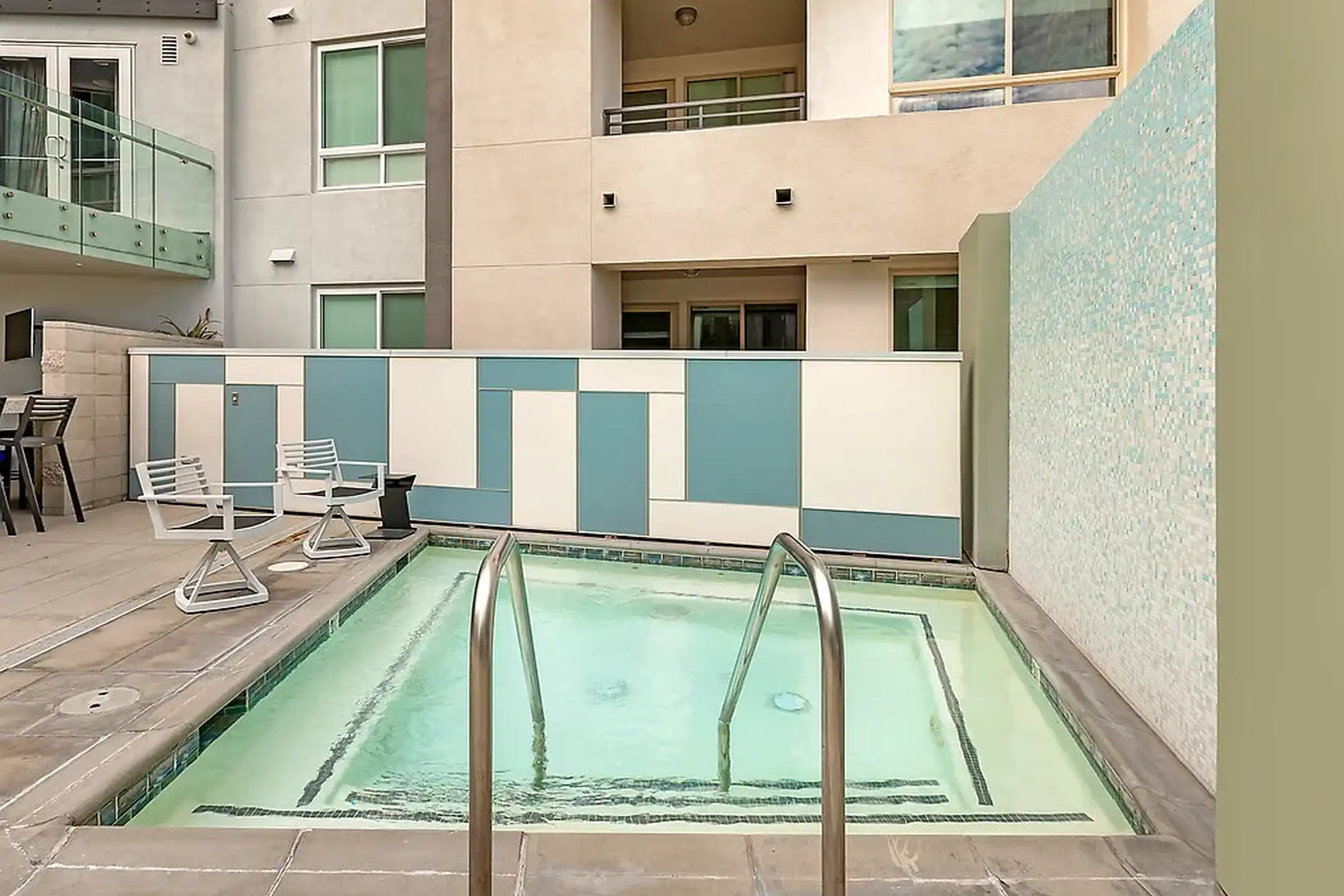 Wilshire La Brea - 5200 Wilshire Blvd - Los Angeles, CA | Rent.
