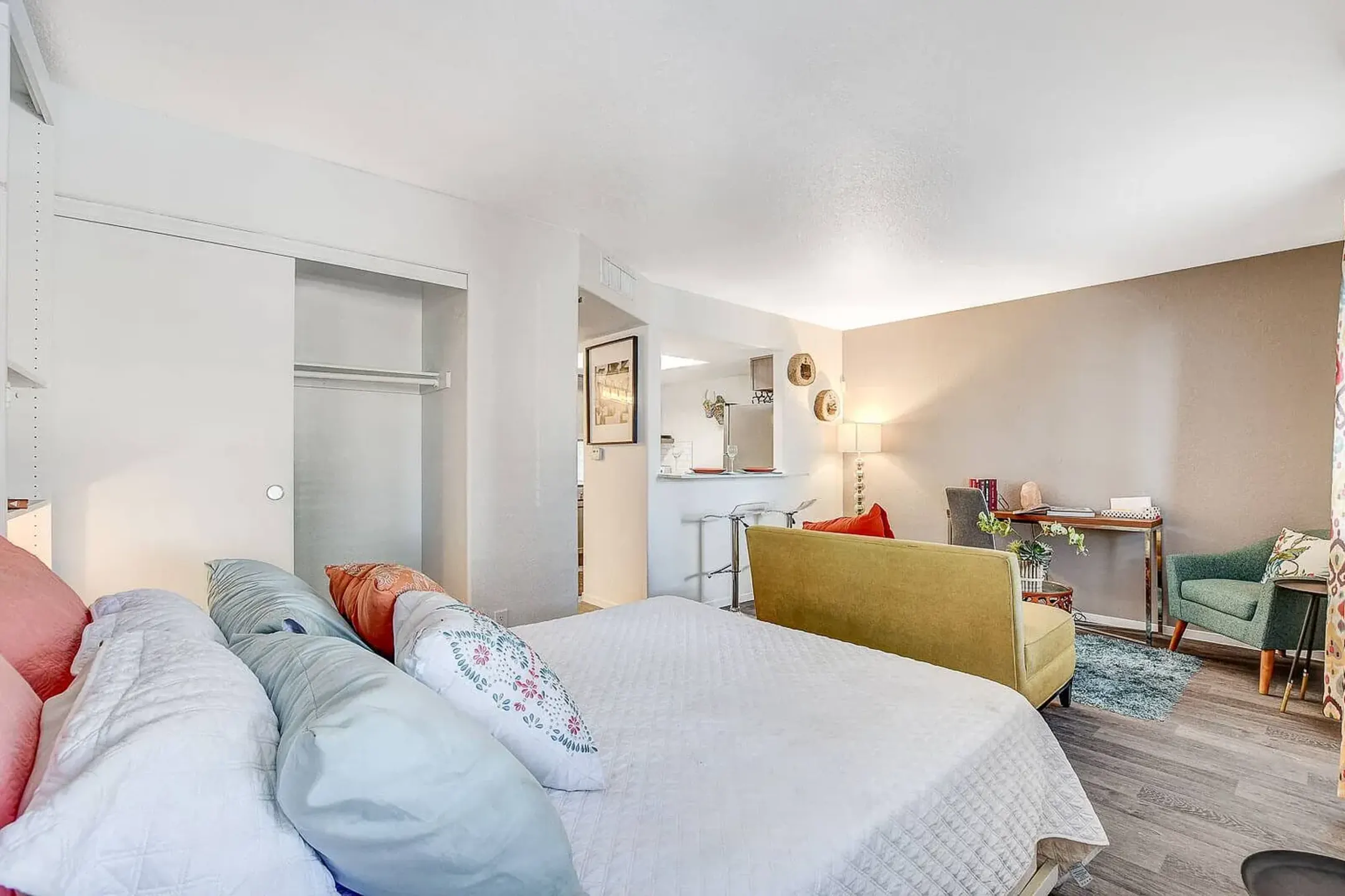L'Appartement
GOOD GRIEF!/グッドグリーフボーダーベルト Zone Apartments - 7455 N 95th Ave Glendale, AZ 85305
