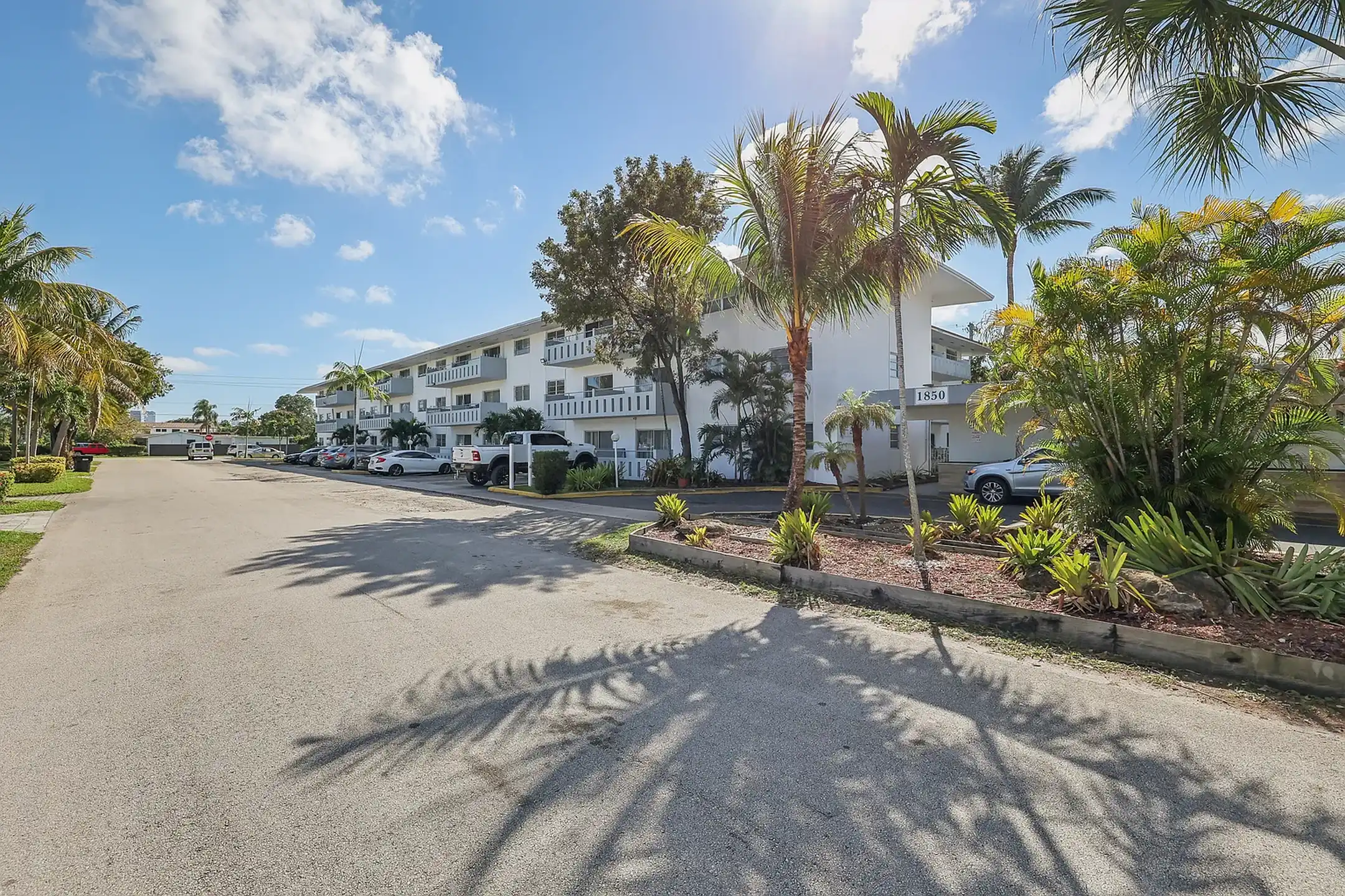 Esquire Apartments 1840 NE 186th St North Miami Beach, FL