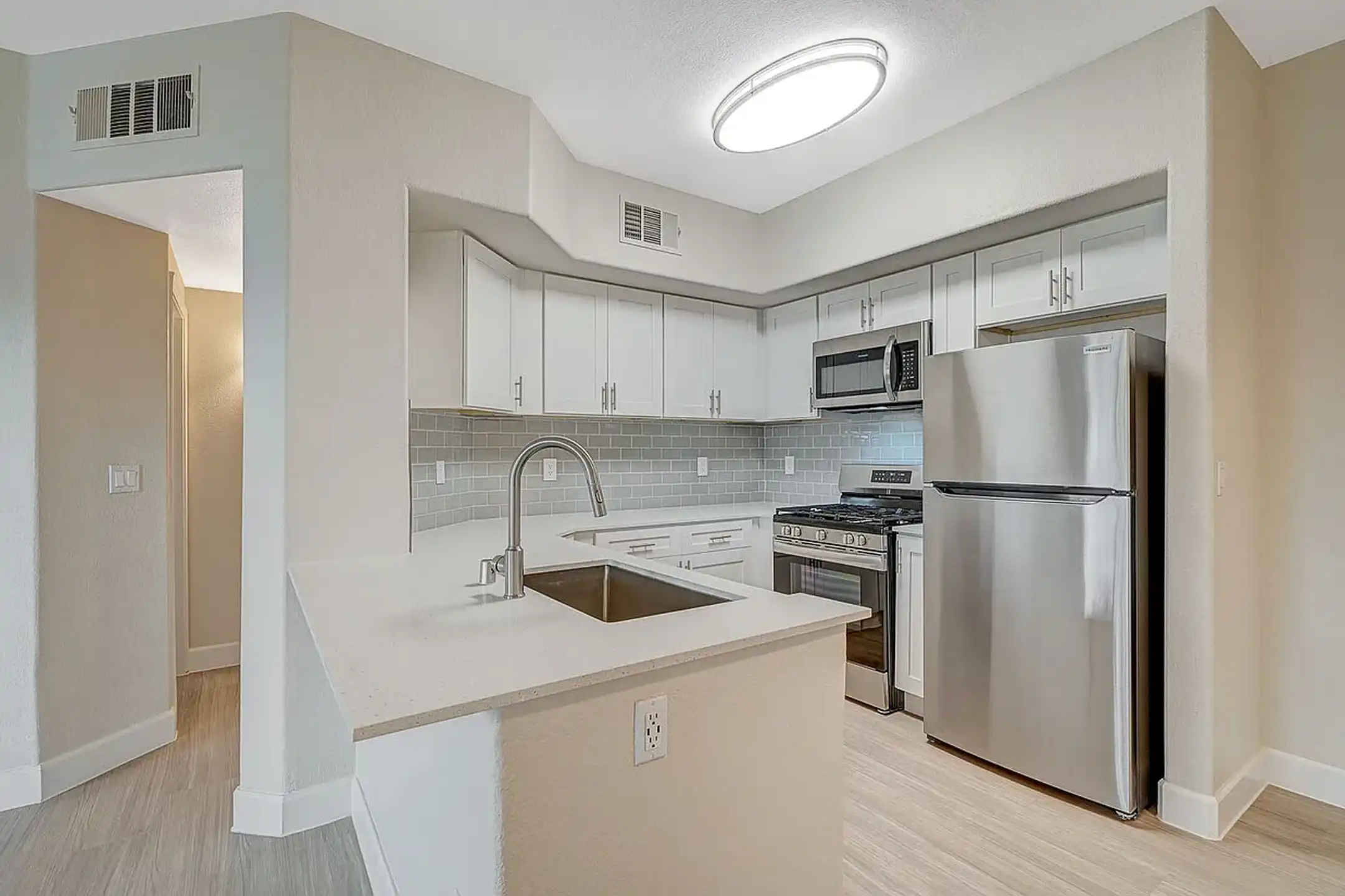 Horizon Ridge Apartments - 595 S Green Valley Pkwy - Henderson, NV | Rent.