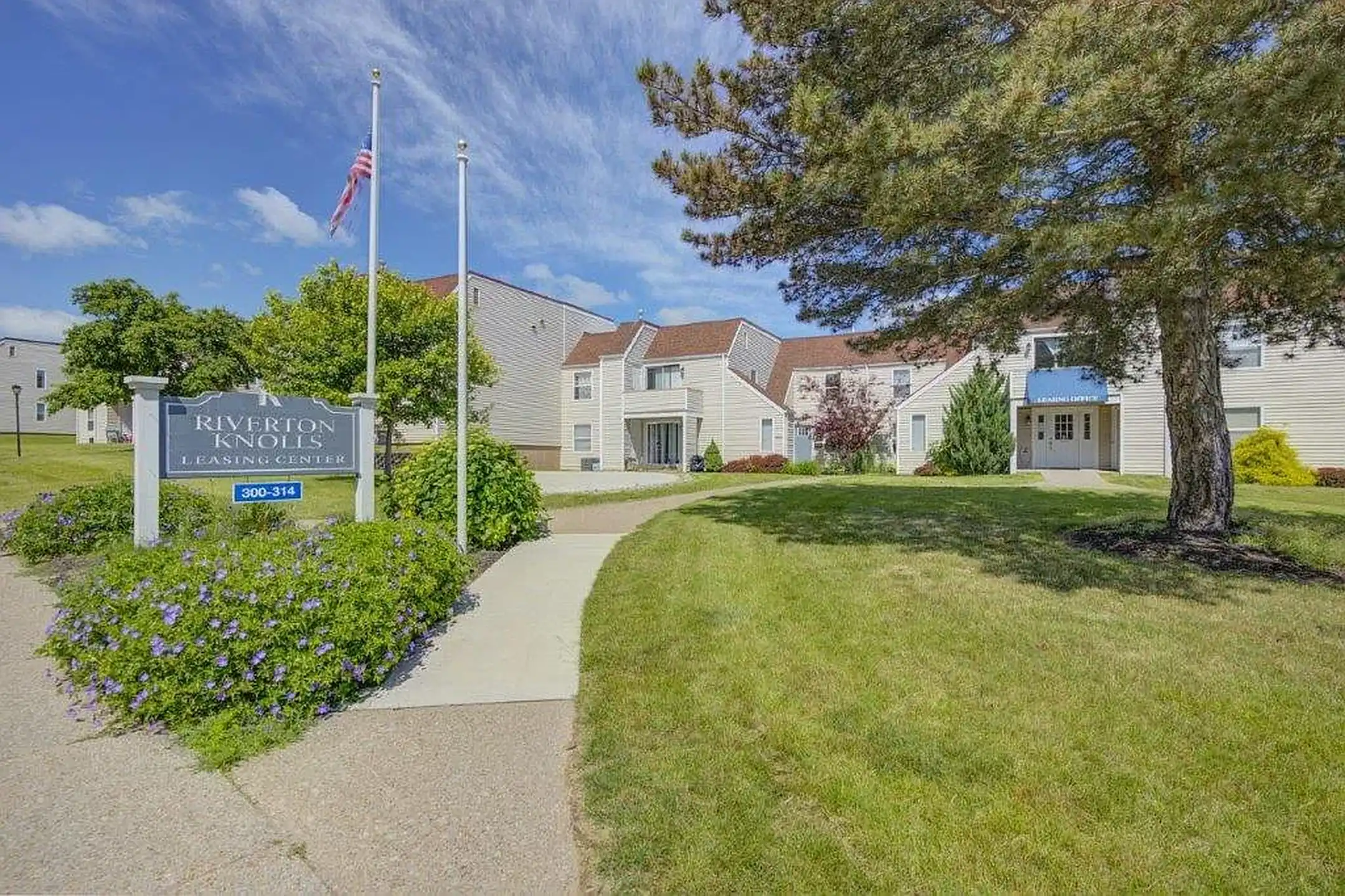 Riverton Knolls Apartment and Townhomes 312 Countess Dr West