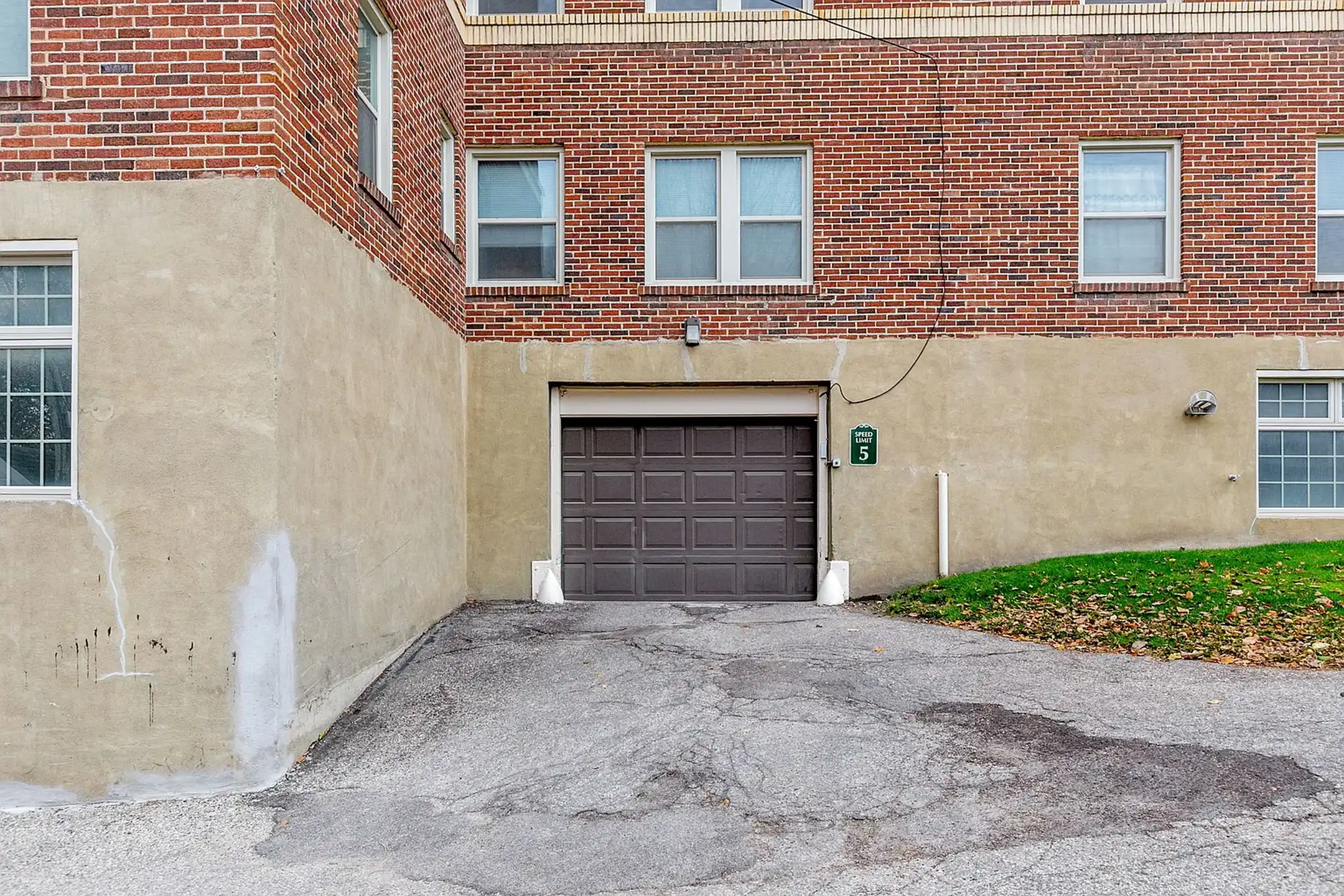 Hillside Apartments - 718 5th St SW - Rochester, MN | Rent.