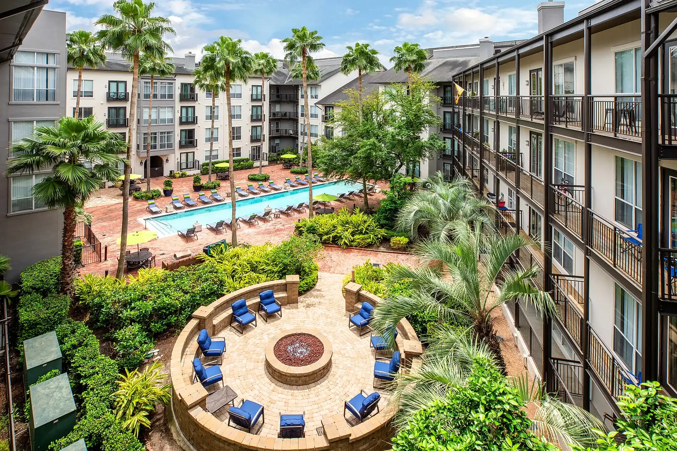 MAA Midtown Square - 302 Gray St - Houston, TX | Rent.