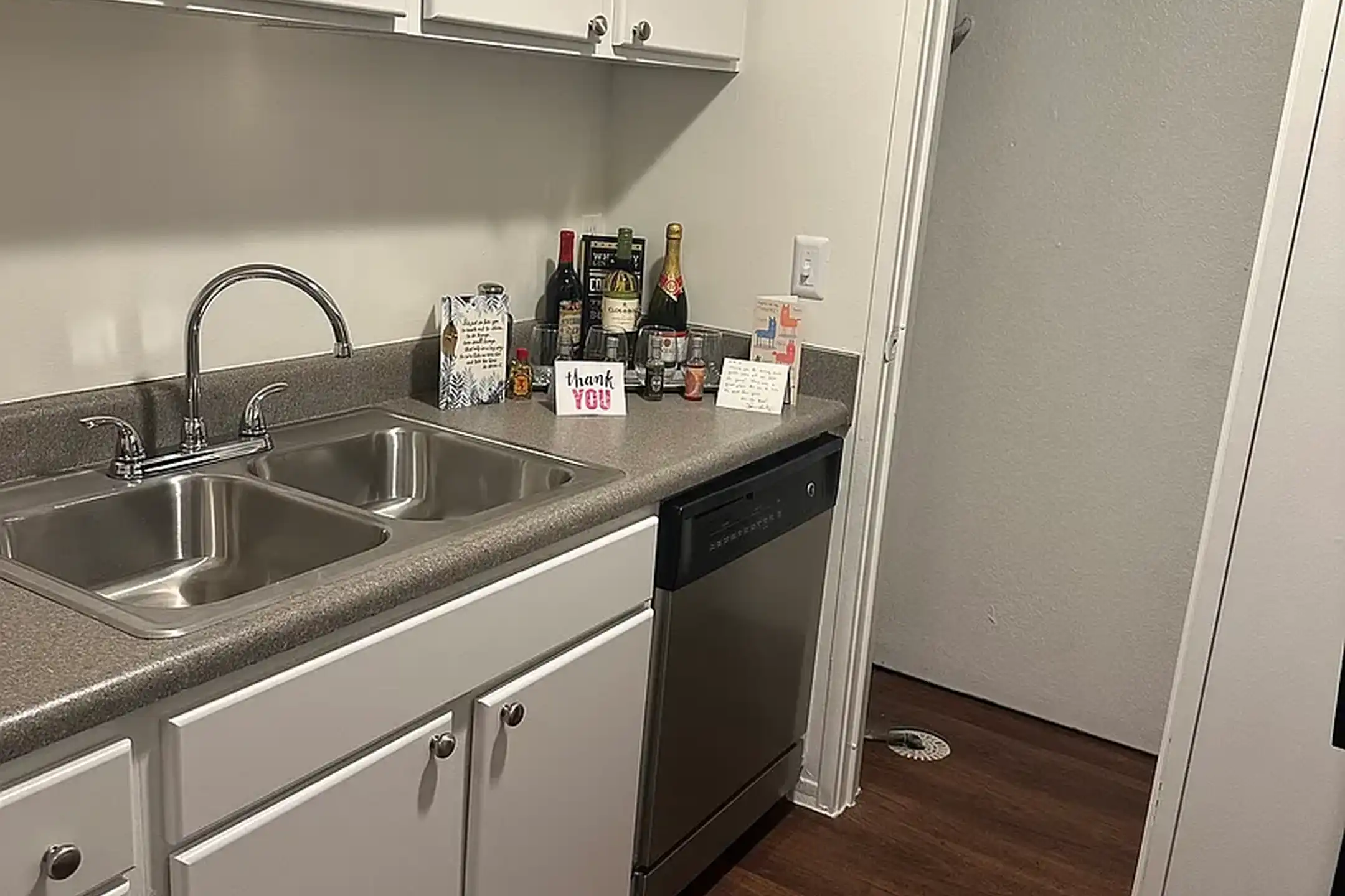 Willow Lake Apartments - 6002 NW Prairie View Rd - Kansas City, MO | Rent.