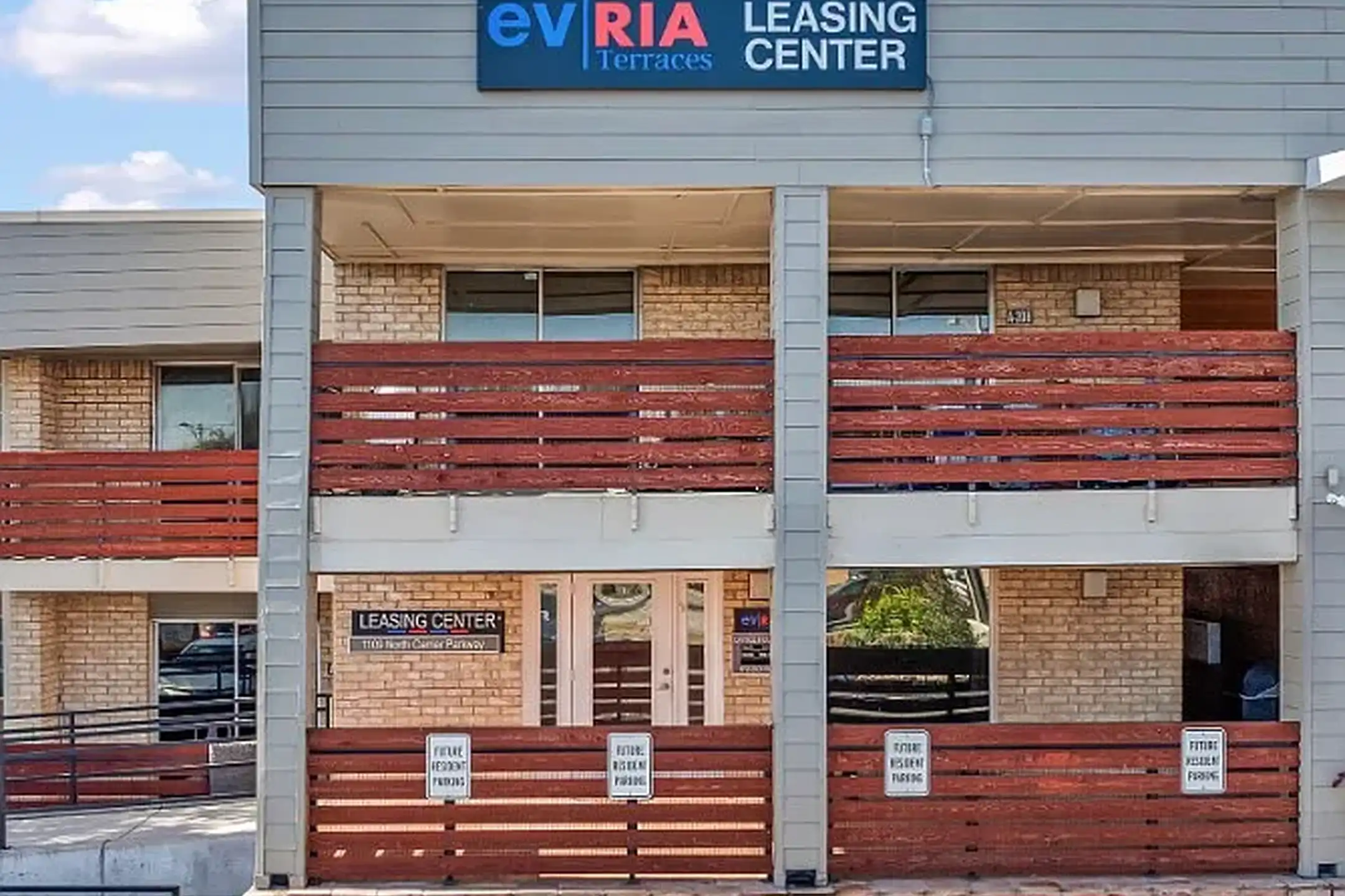 evRIA Terraces 1109 N Carrier Pkwy Grand Prairie, TX