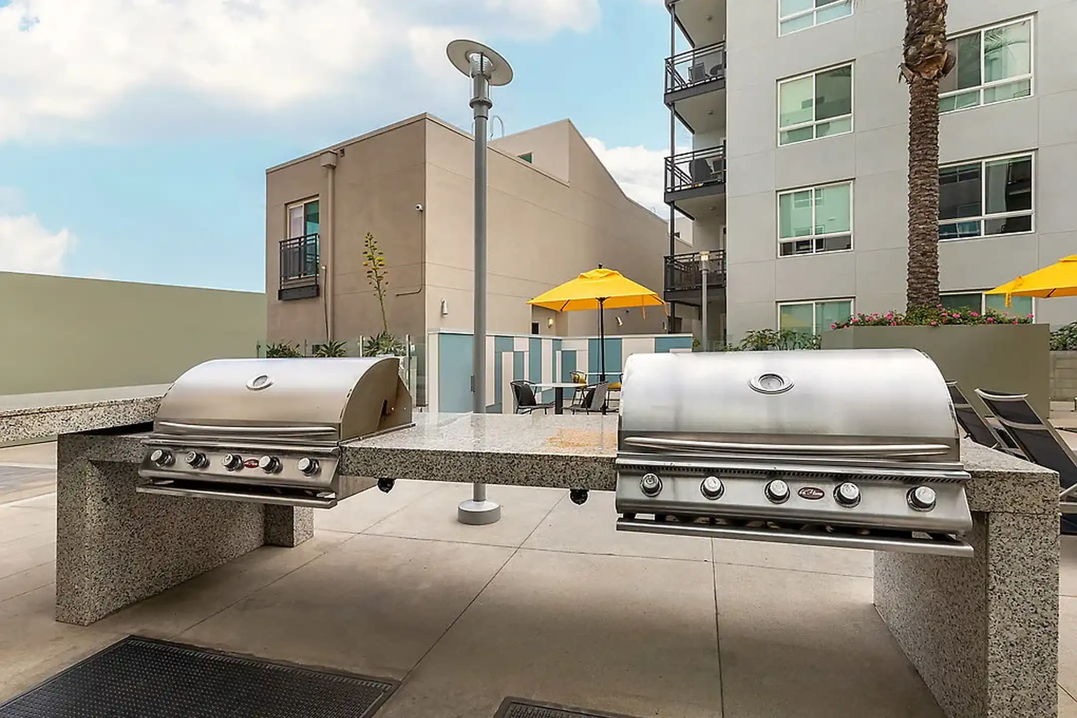 Wilshire La Brea - 5200 Wilshire Blvd - Los Angeles, CA | Rent.