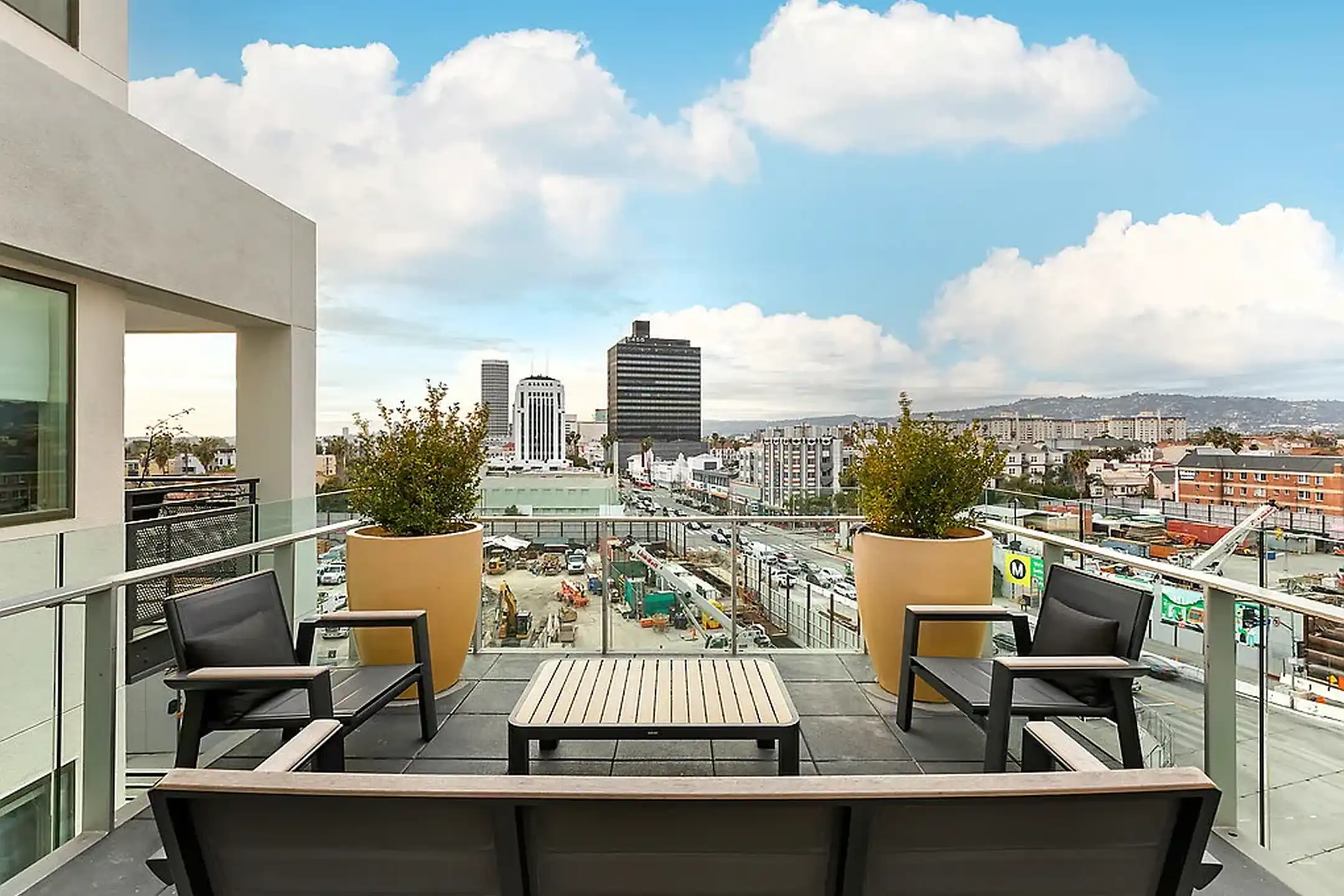 Wilshire La Brea - 5200 Wilshire Blvd - Los Angeles, CA | Rent.