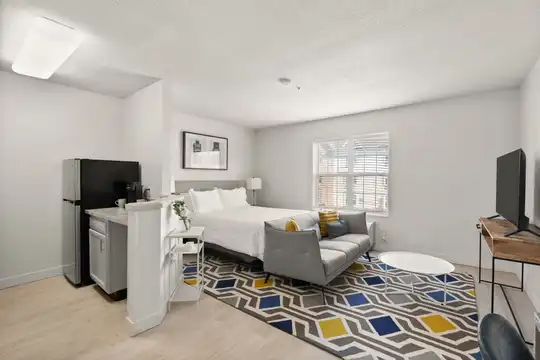 Pet Friendly Apartments in Graymoor-Devondale, KY For Rent - 2742