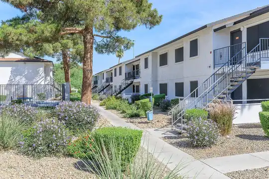 L'Appartement
XiRENA Cotton Poplin シャツ Apartments for Rent in 89107, NV - 10 Rentals in 89107, NV | Redfin