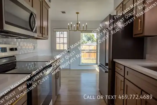 521 E Jay Ct - DeSoto, TX | Rent.
