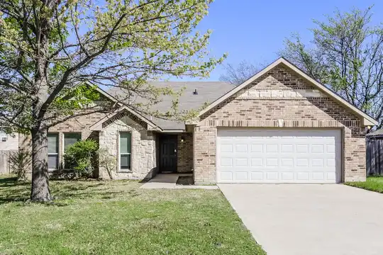 521 E Jay Ct - DeSoto, TX | Rent.