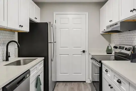 Pool Equipped Apartments in Mud Island | Memphis, TN | Rent.