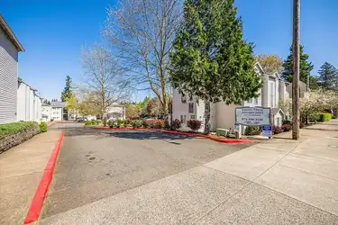 Foster Plaza Apartments - 12923 SE Foster Rd - Portland, OR | Rent.