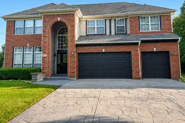 1240 W Thomas Rd - Wheaton, IL | Rent.