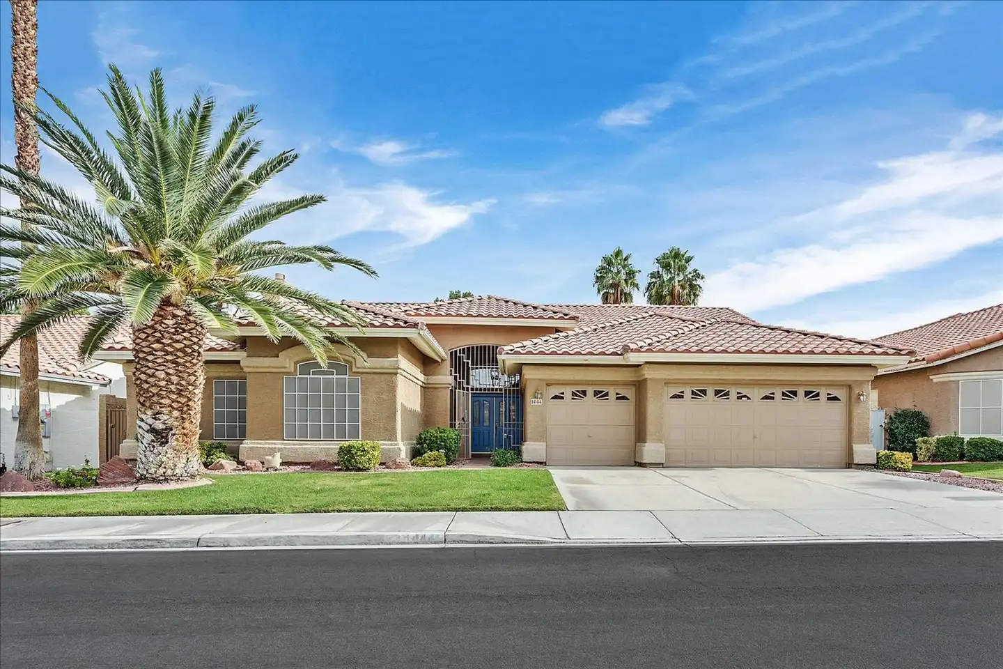 1444 Castle Crest Dr - Las Vegas, NV | Rent.