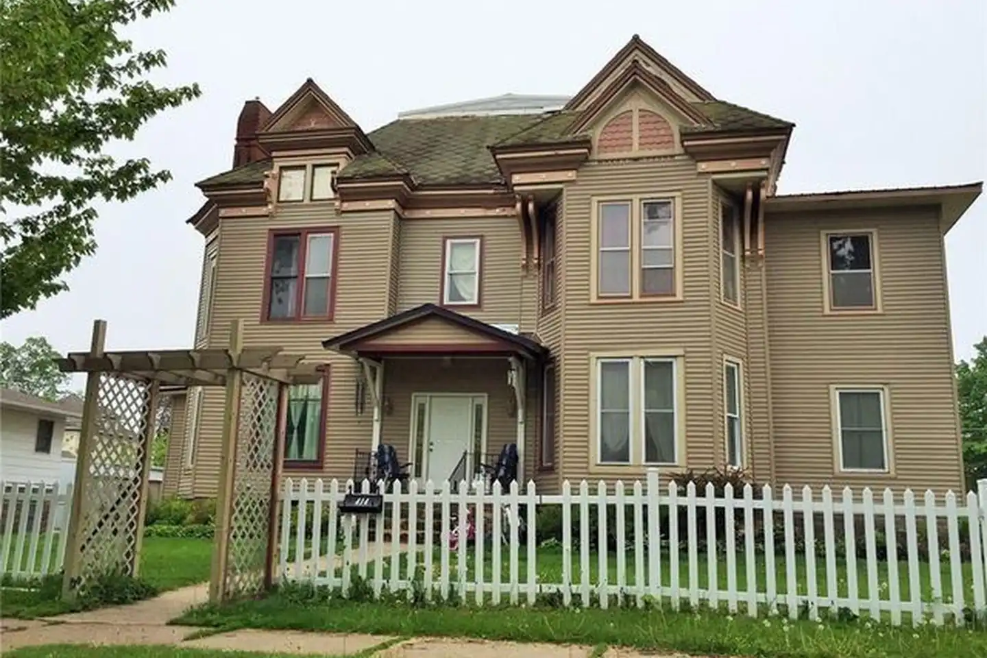 414 W 5th St - Vinton, IA | Rent.
