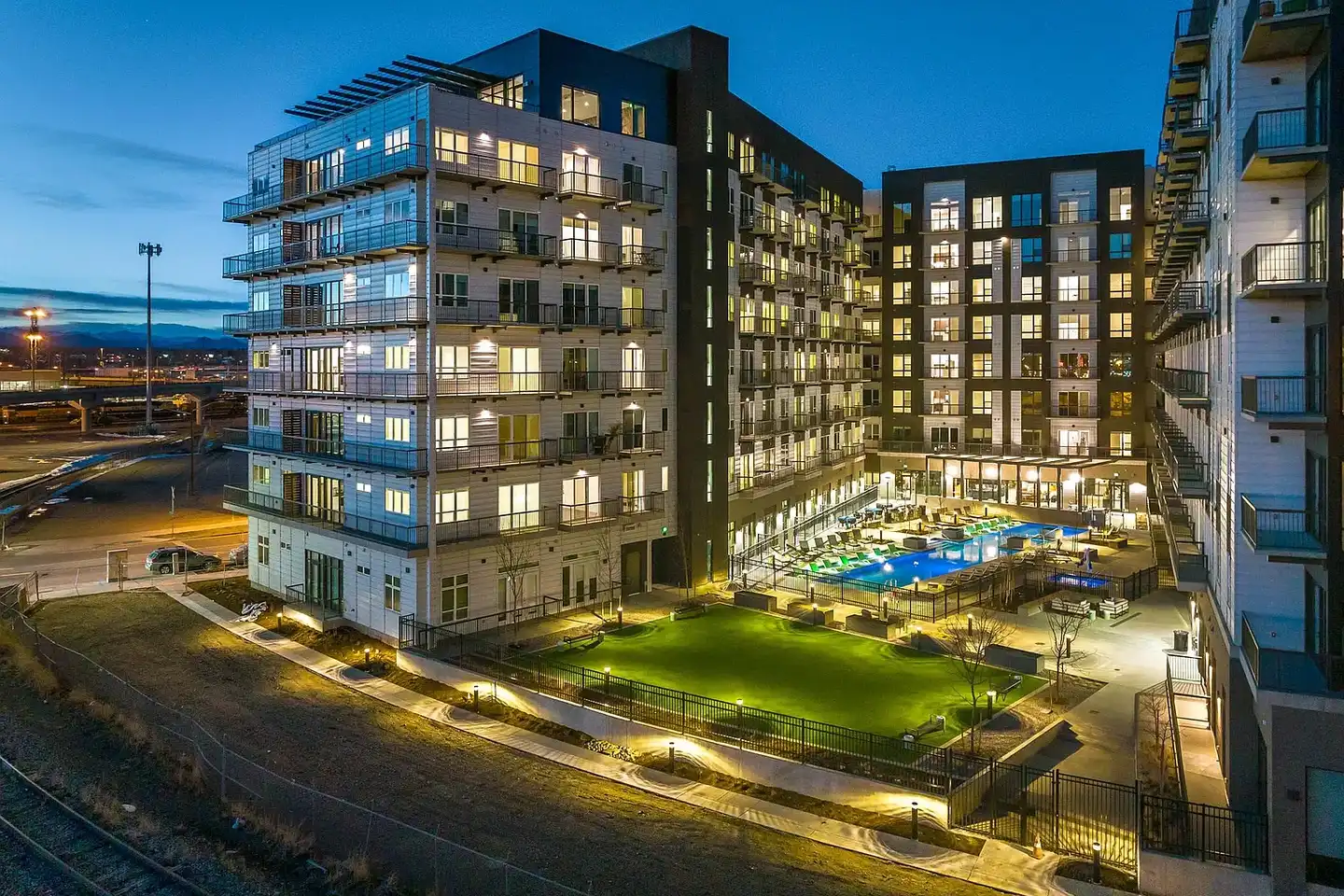 AMLI Art District - 2520 Wewatta Way - Denver, CO | Rent.