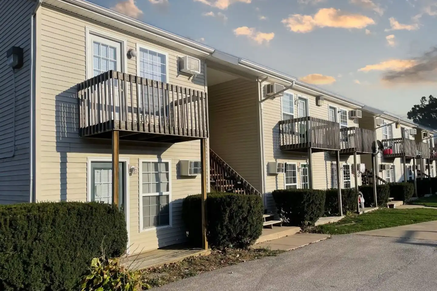 106 W Shelbourne Dr unit 05 - Normal, IL | Rent.