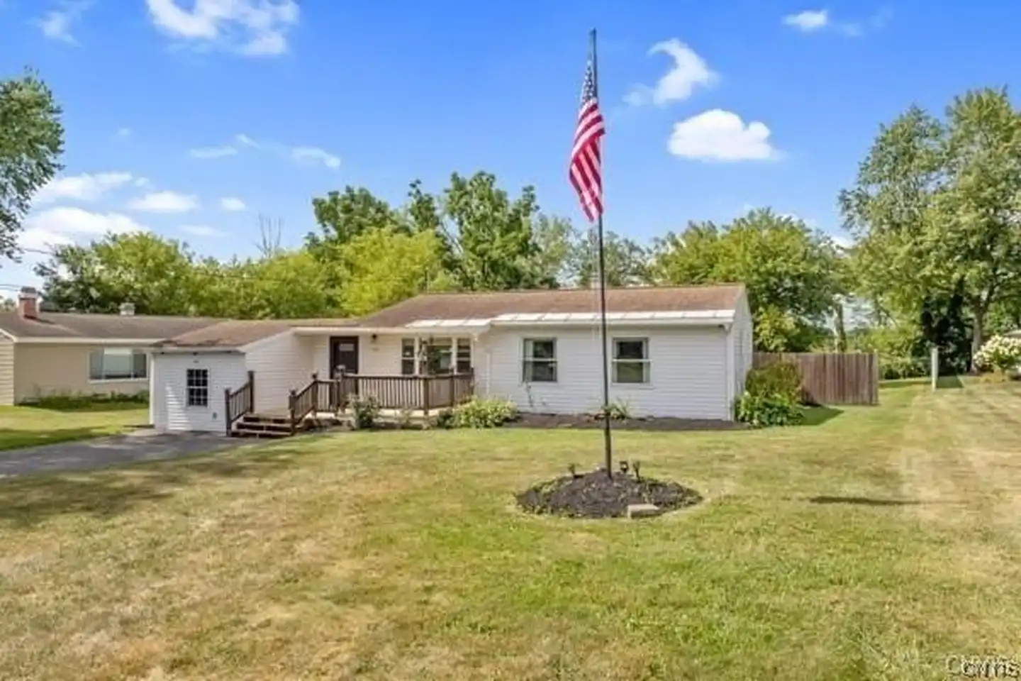 8271 Hamilton Dr - Baldwinsville, NY | Rent.