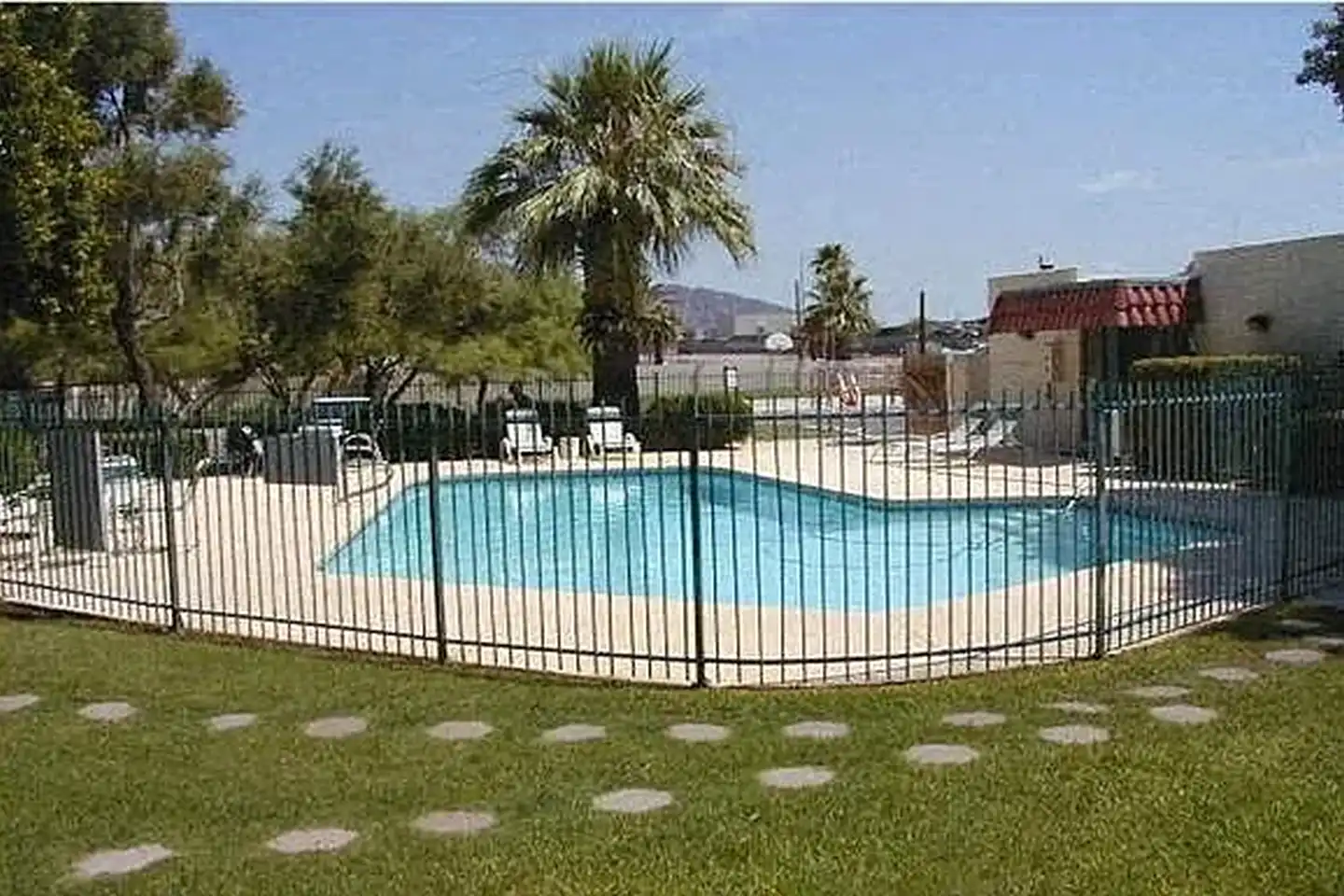 Red Mountain Springs - 1652 N 52nd St - Phoenix, AZ | Rent.