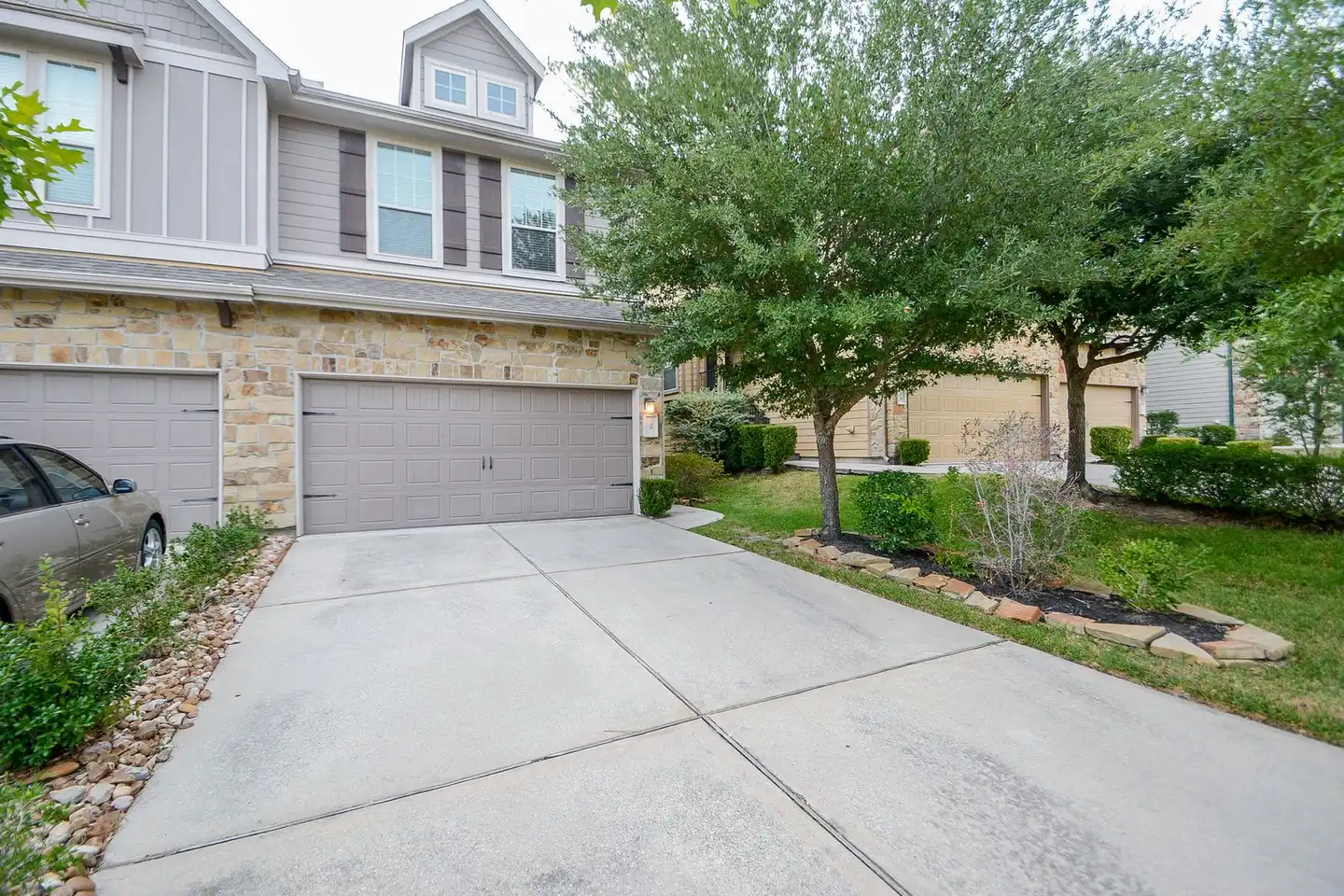 22 Cheswood Manor Drive - The Woodlands, TX | Rent.