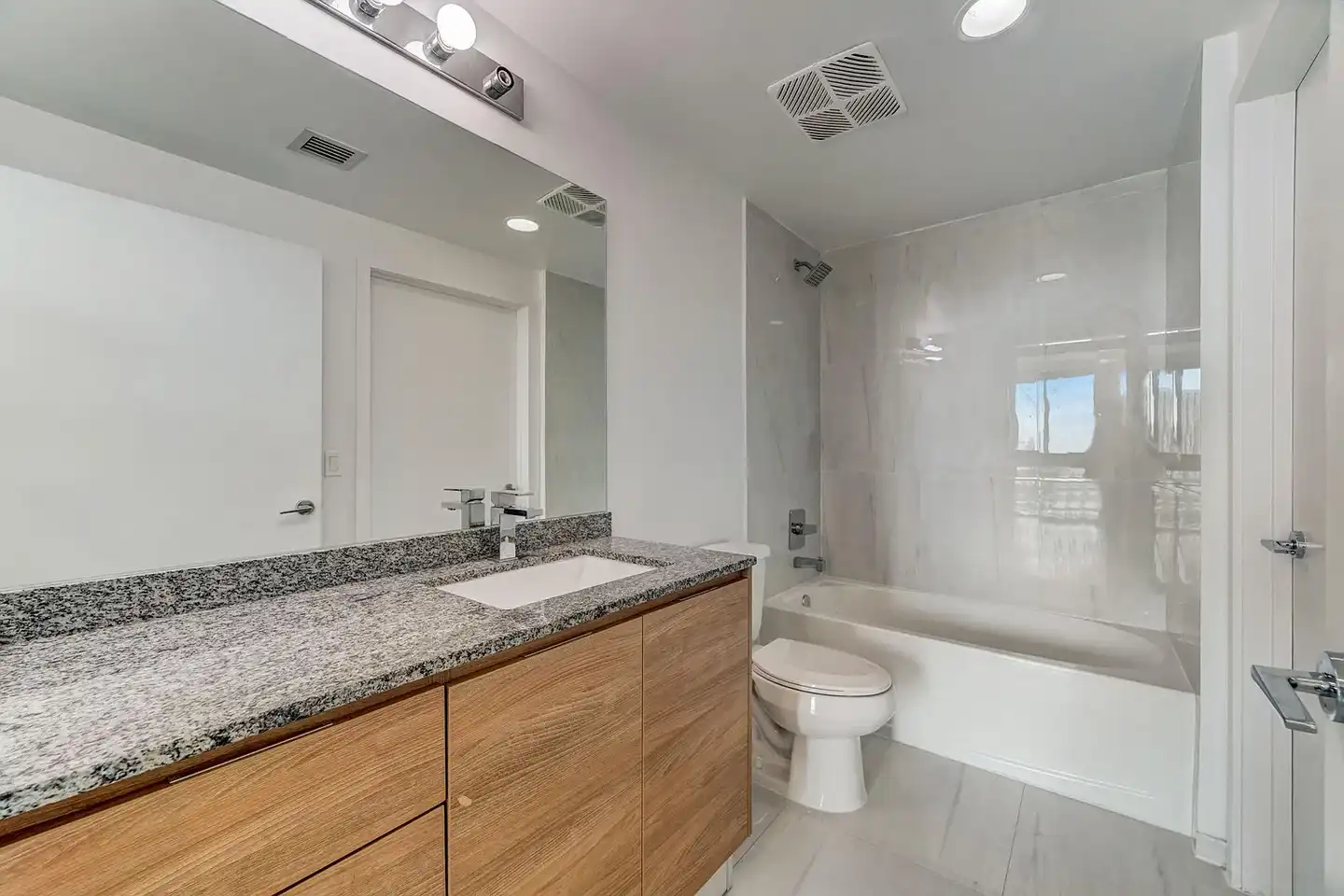 Downtown 1st - 30 SW 1st St - Miami, FL | Rent.