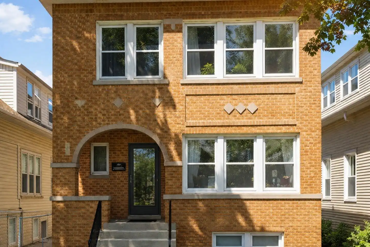 5518 W Melrose St #2 - Chicago, IL | Rent.