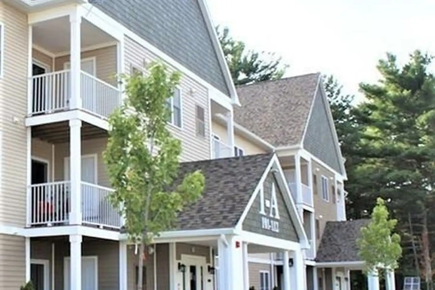 3 Evergreen Dr - Middleborough, MA | Rent.