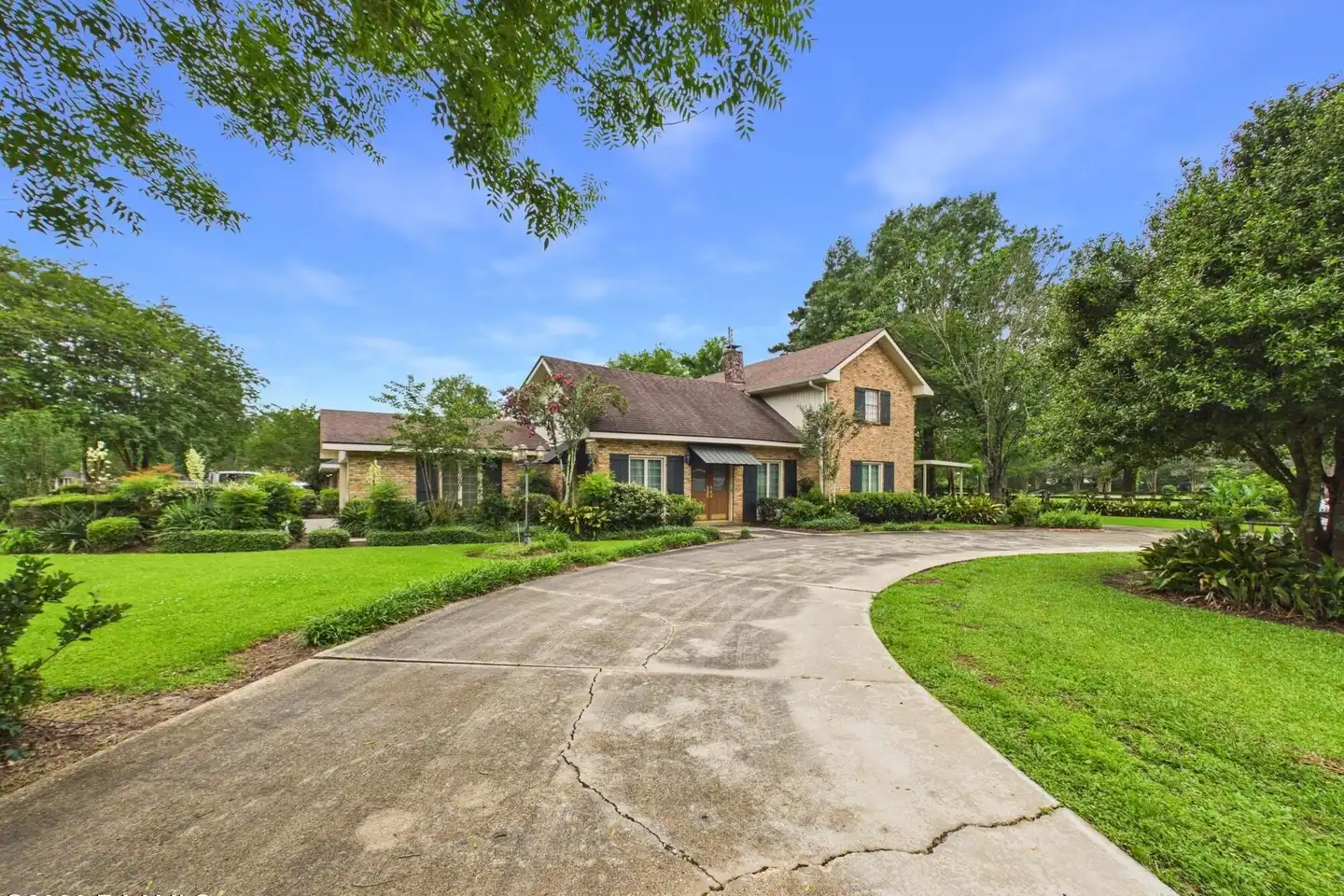 100 Oak Coulee Dr - Lafayette, LA | Rent.