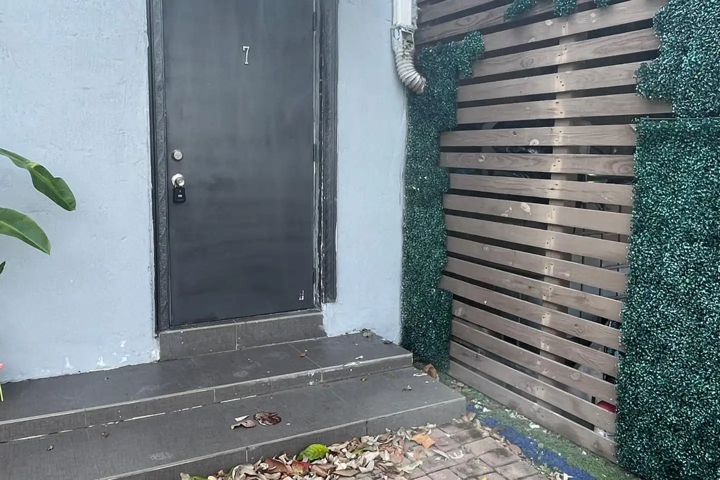 22 SE 10th Terrace unit 7 - Dania Beach, FL | Rent.