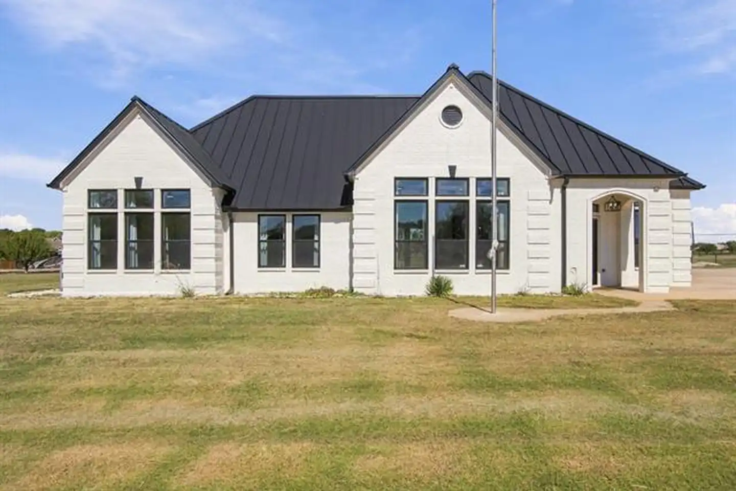 157 Country Pl Ln - Van Alstyne, TX | Rent.
