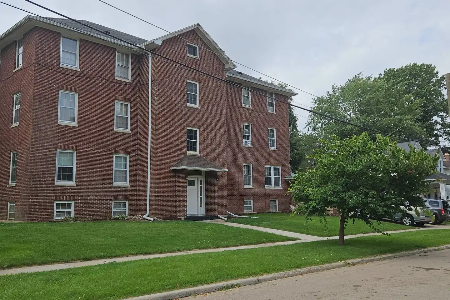 208 W Sycamore St unit 2B - Sycamore, IL | Rent.