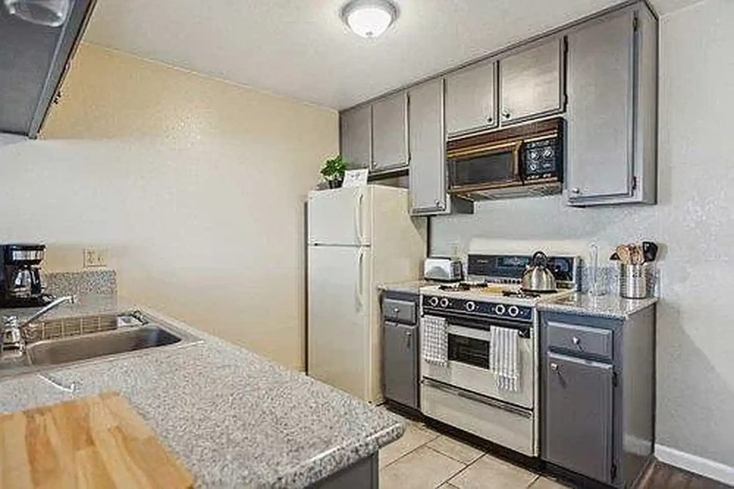 Ridgecrest Landing Apartment Homes - 840 E Ridgecrest Blvd - Ridgecrest ...